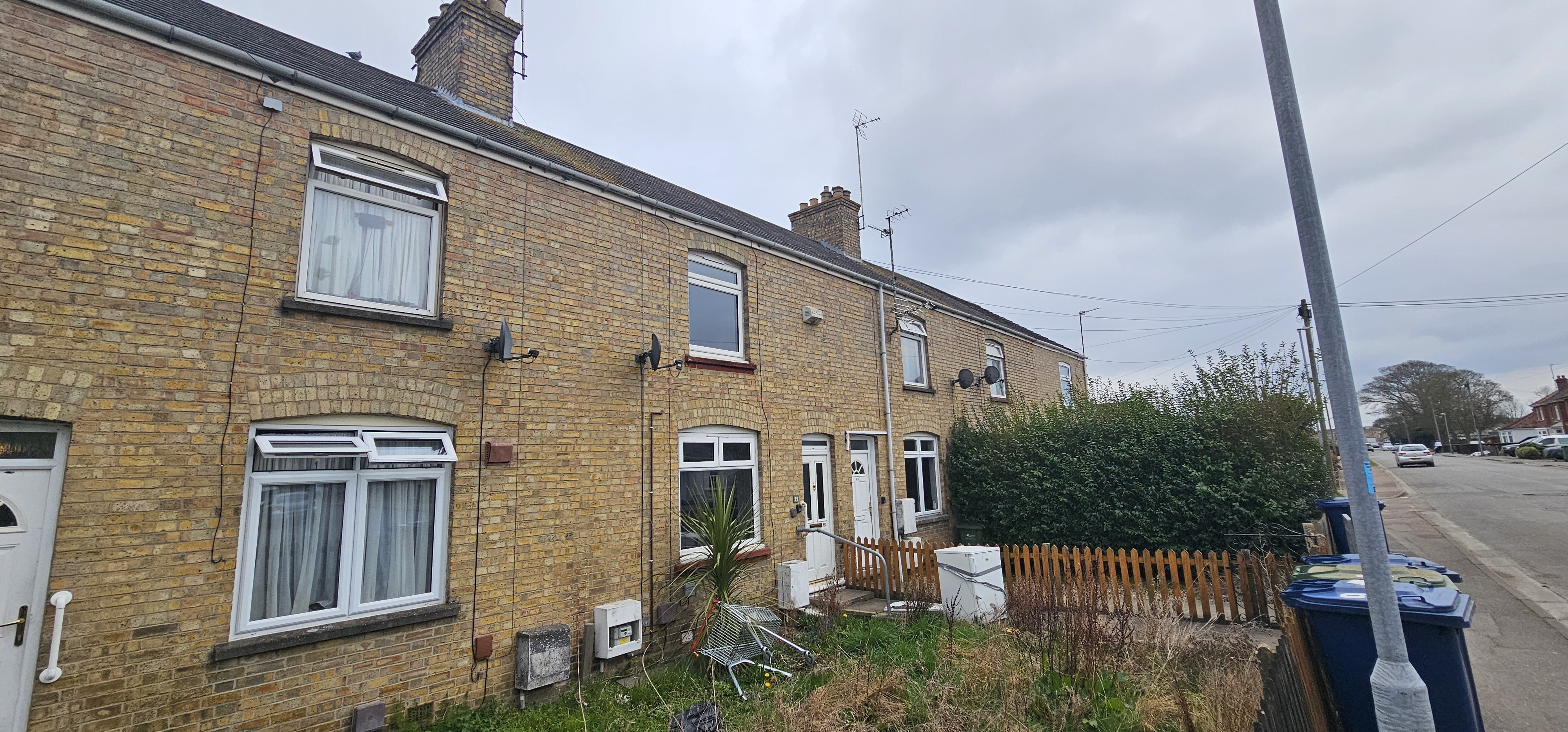 VACANT - Freehold Mid Terrace House