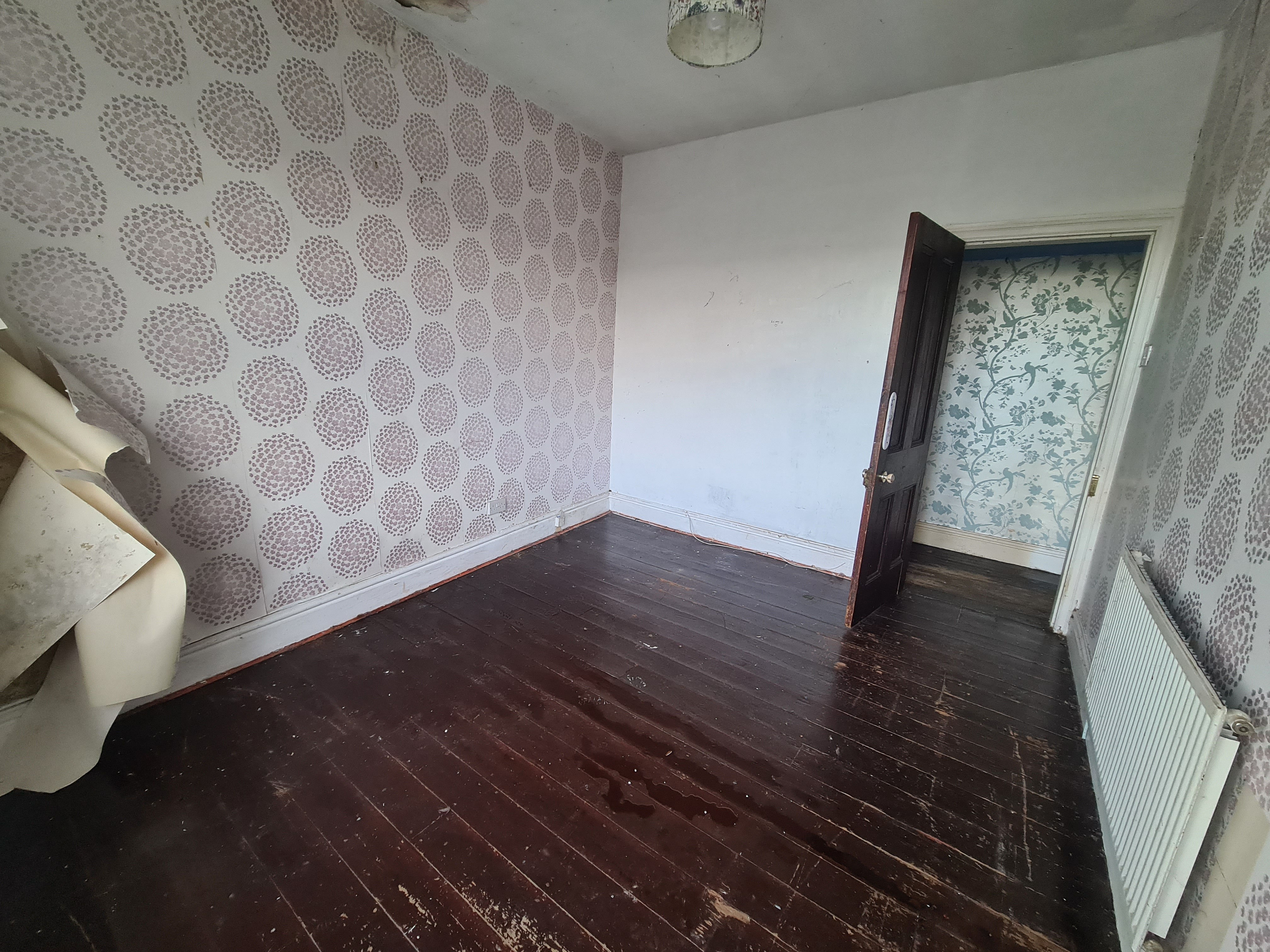 VACANT - Freehold Mid Terrace House 