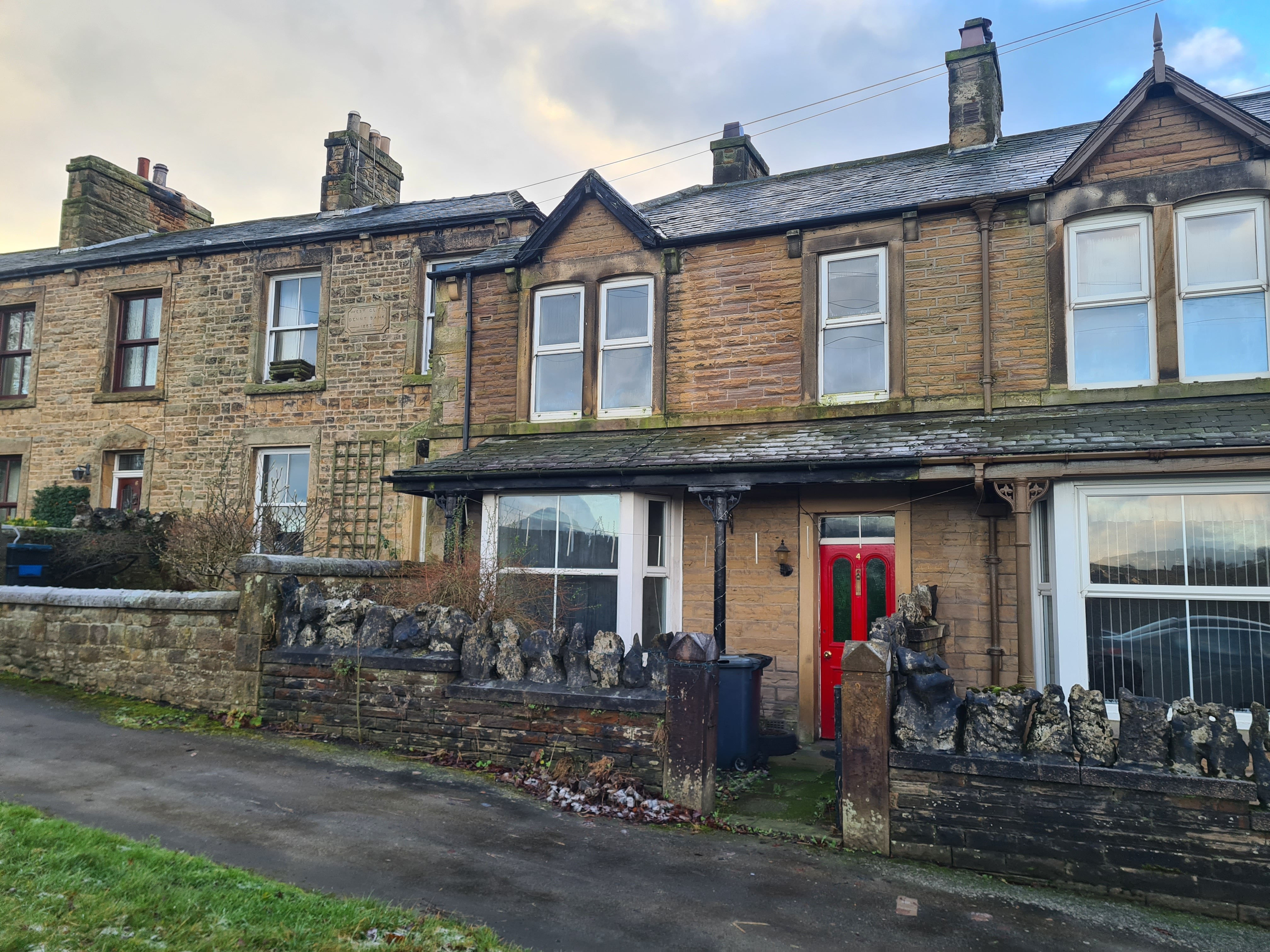 VACANT - Freehold Mid Terrace House 