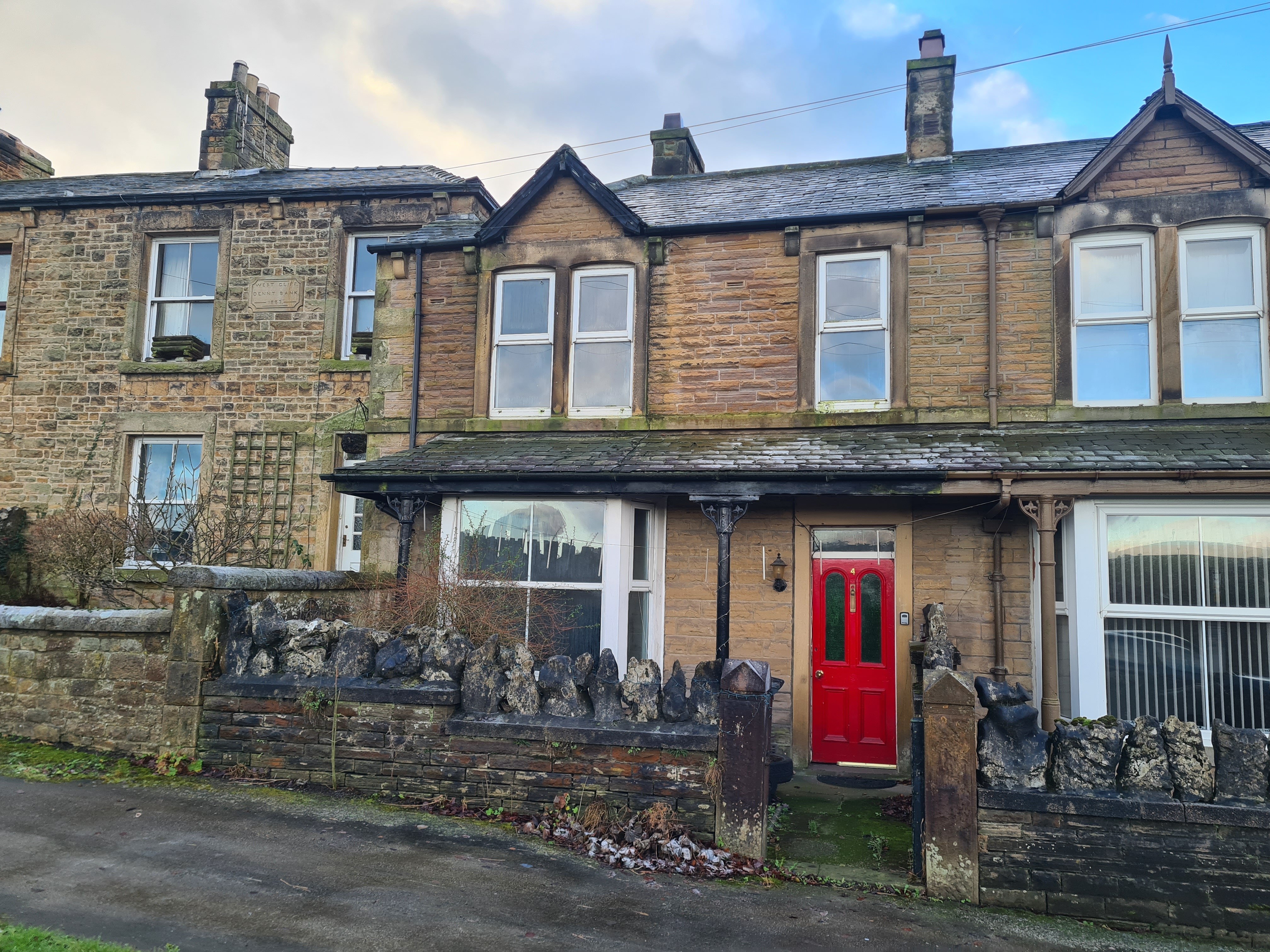 VACANT - Freehold Mid Terrace House 