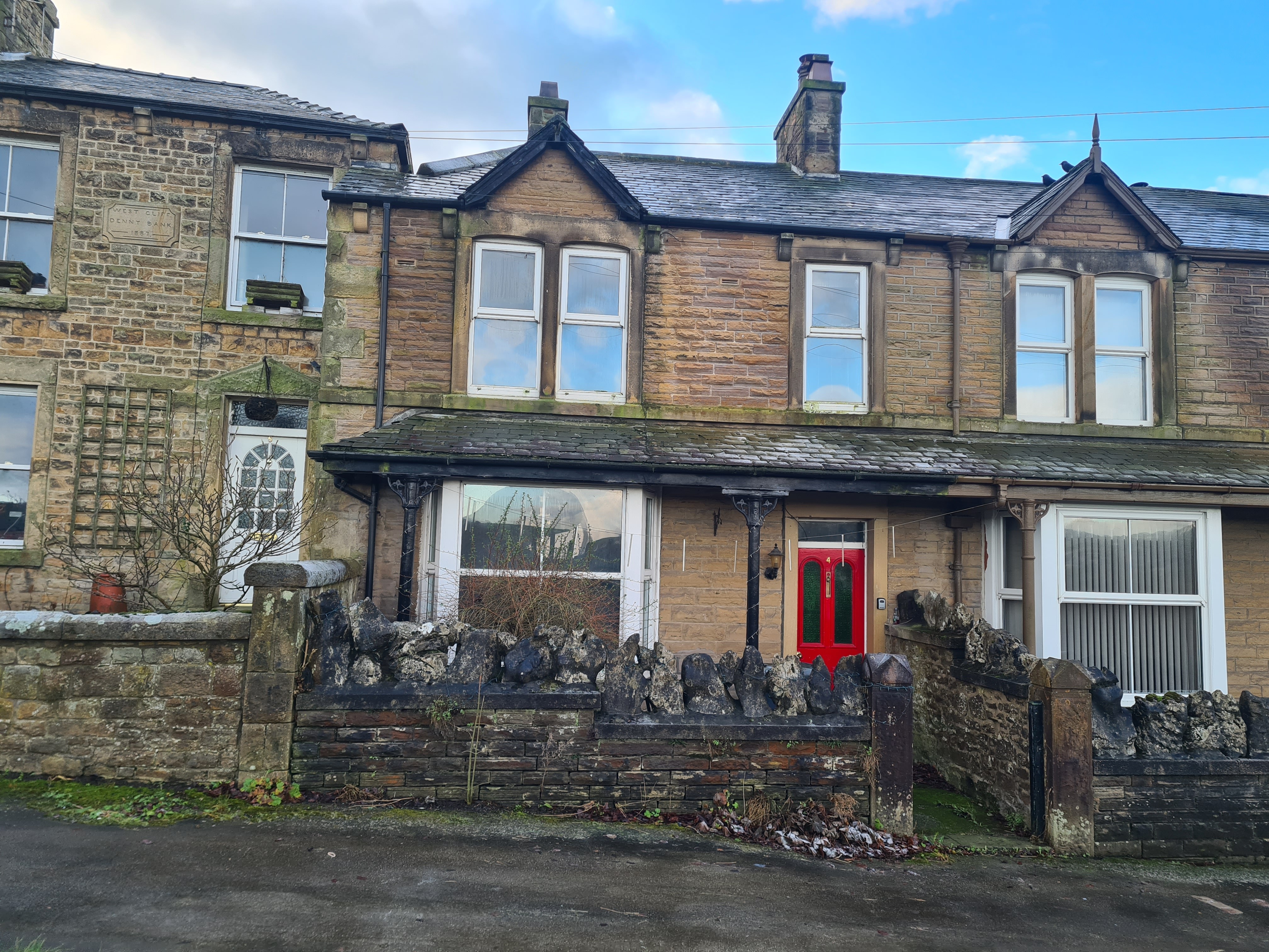 VACANT - Freehold Mid Terrace House 