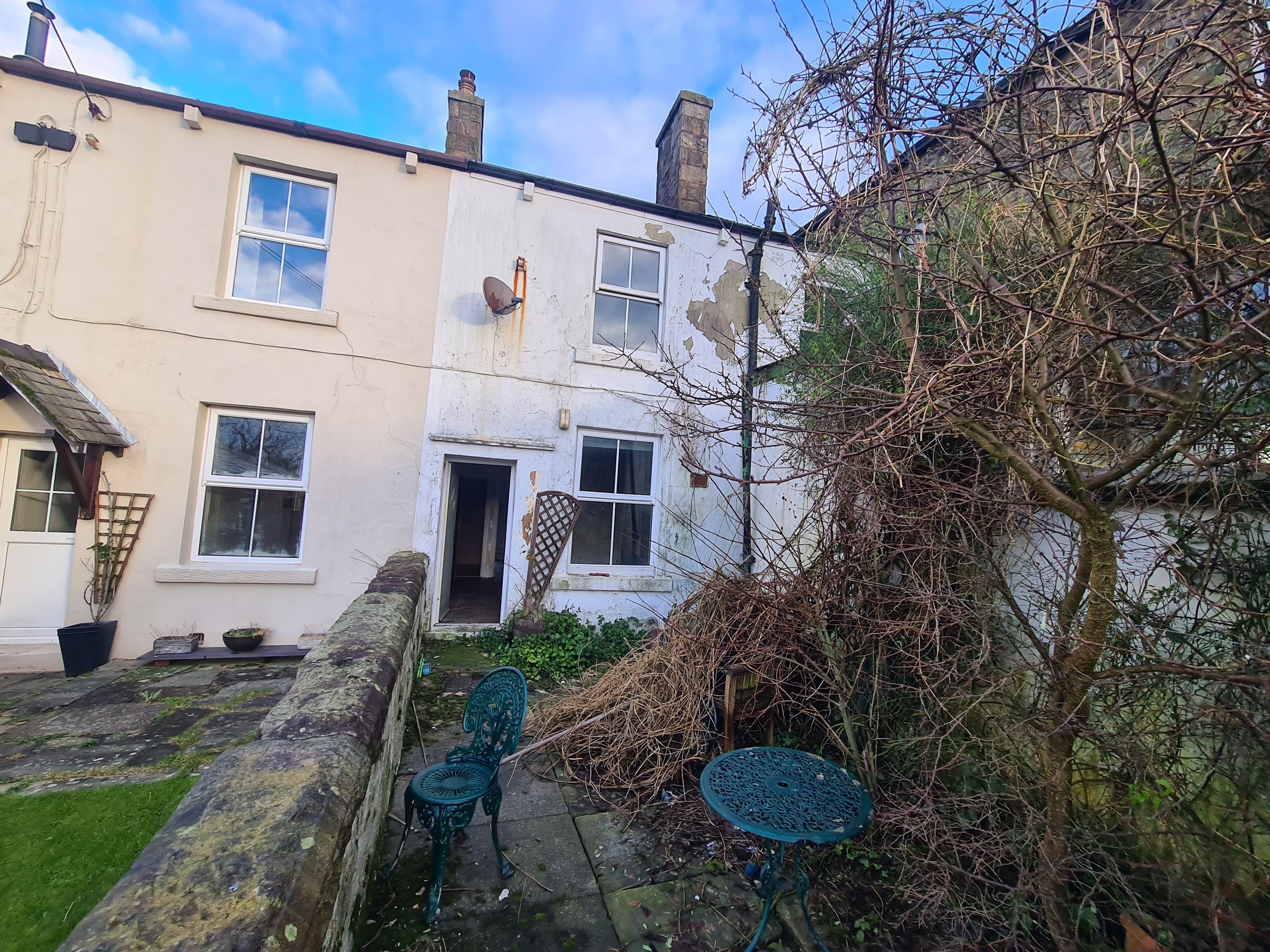 VACANT - Freehold Mid Terrace House 