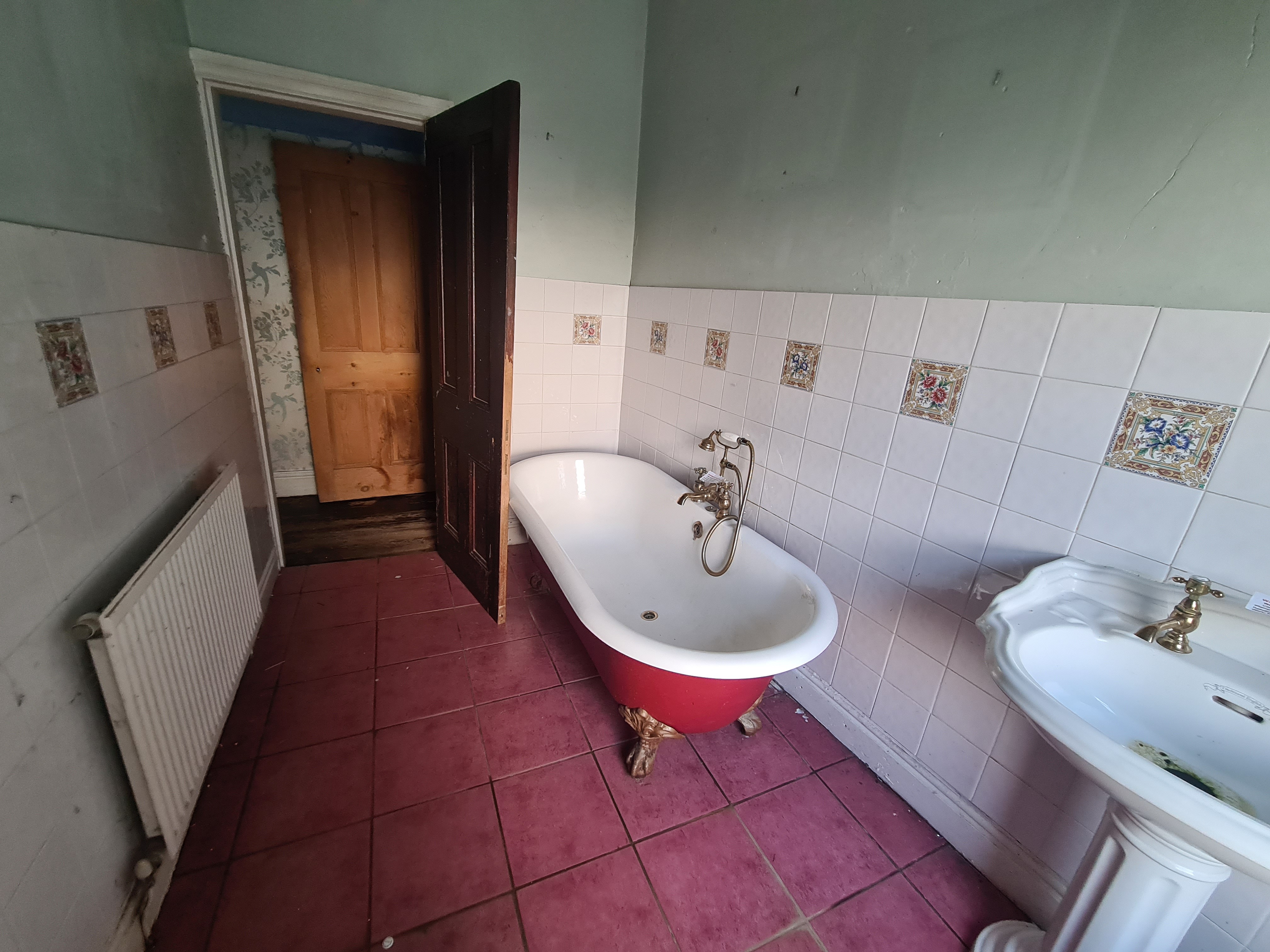VACANT - Freehold Mid Terrace House 