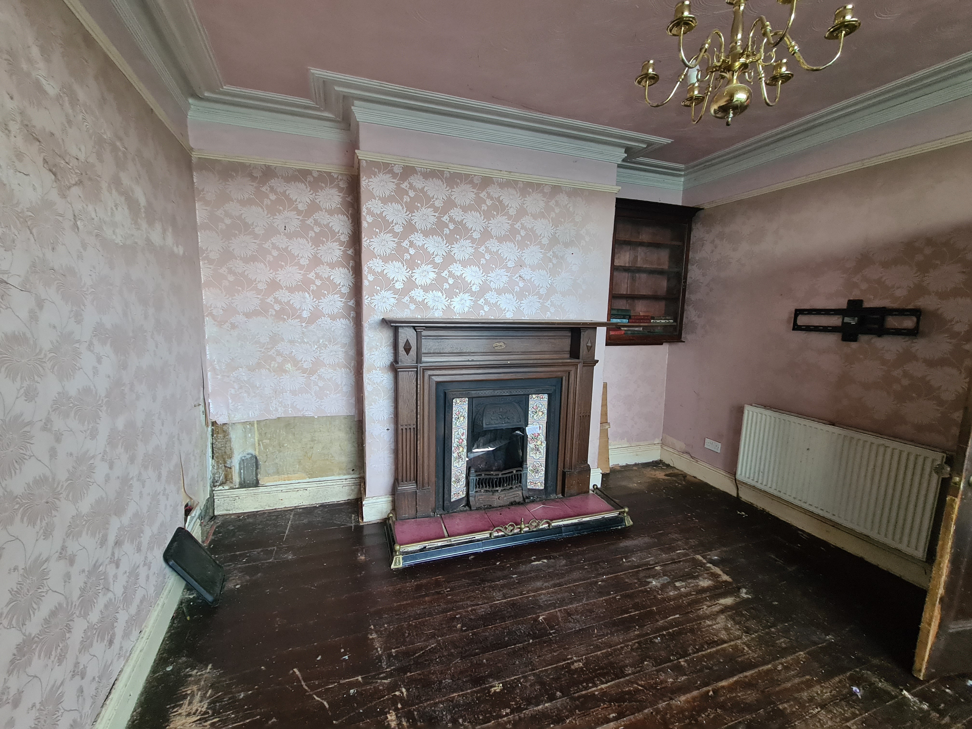 VACANT - Freehold Mid Terrace House 