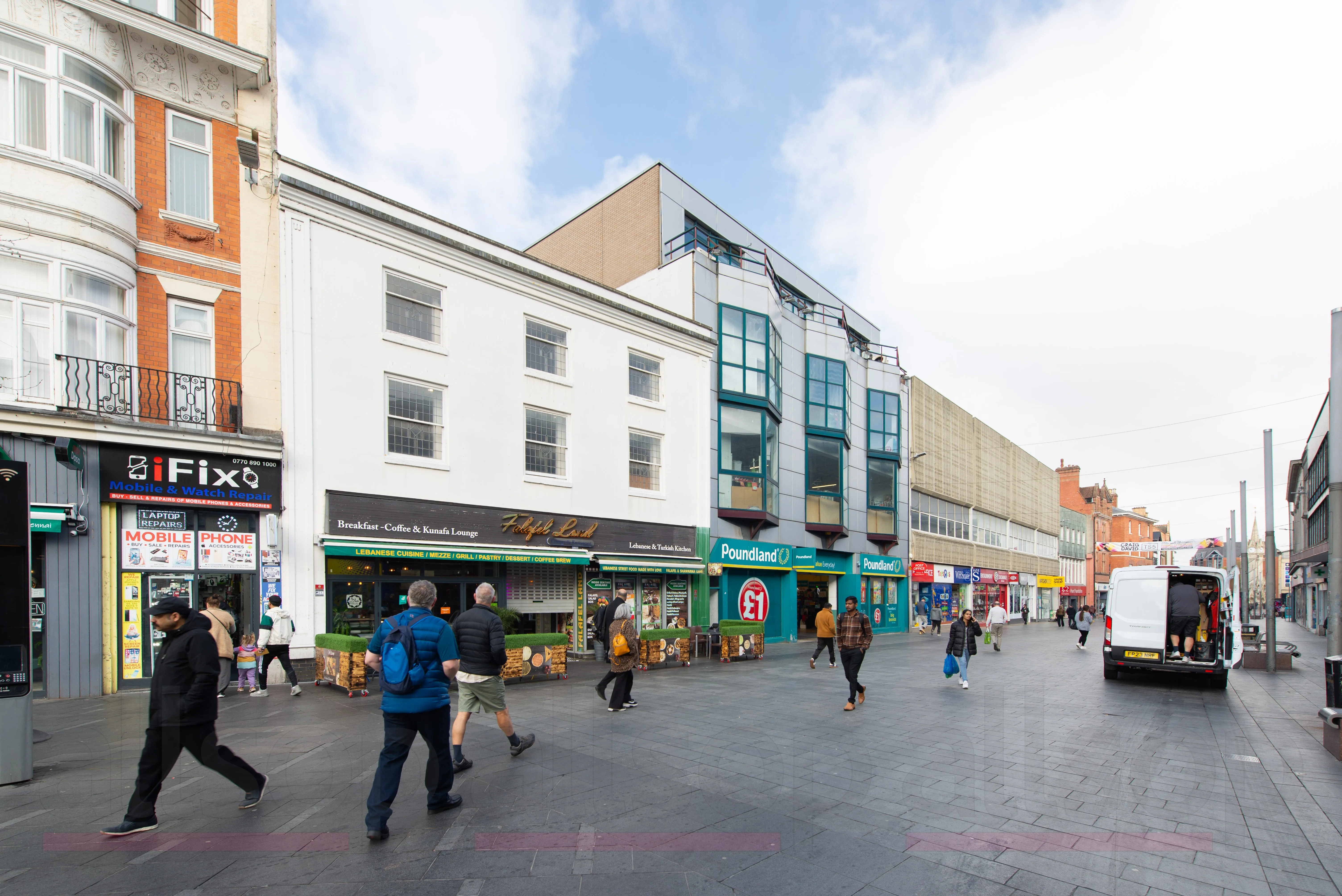 Large Freehold Shop Investment