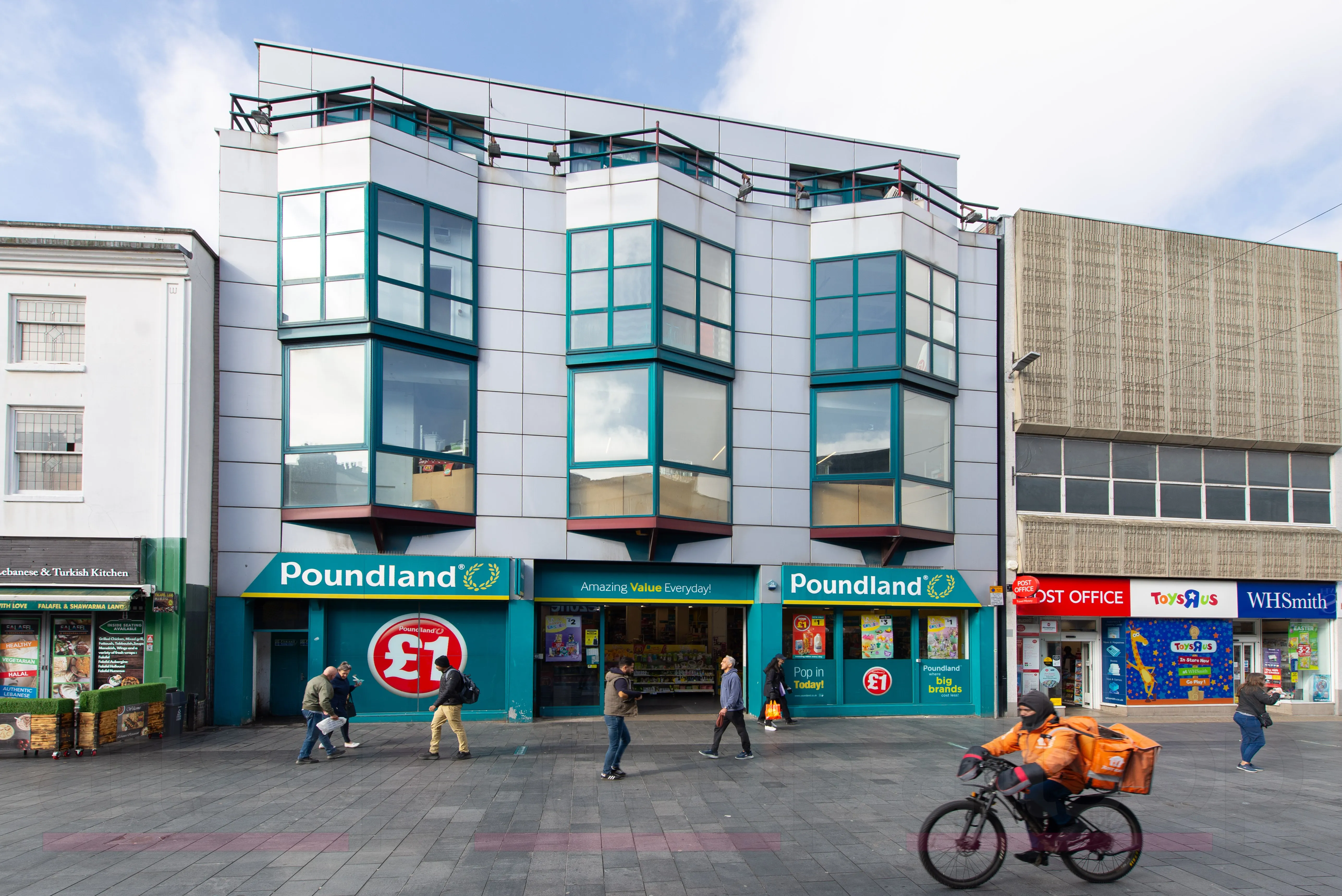 Large Freehold Shop Investment