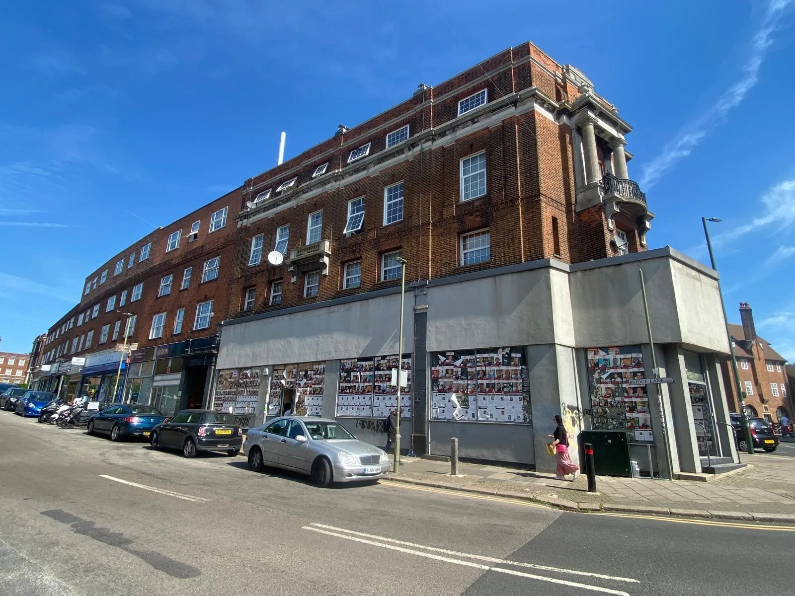 VACANT -  Long Leasehold Self Contained Purpose Built First Floor Flat