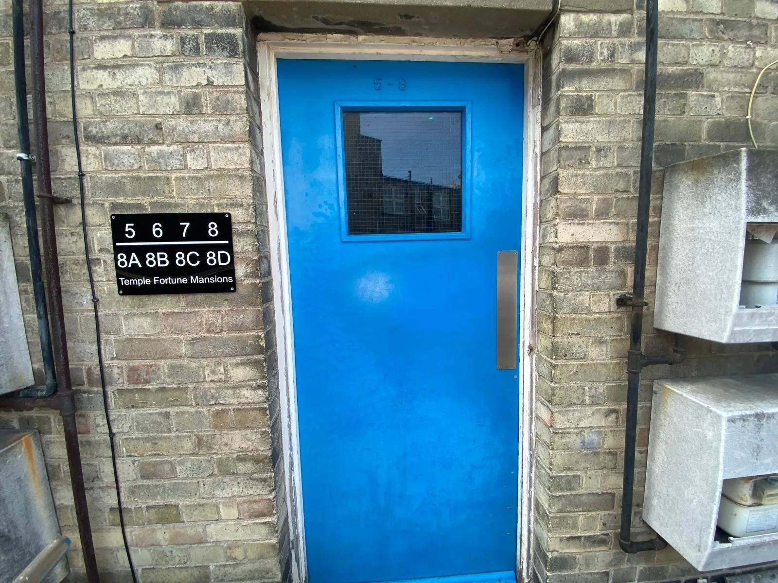 VACANT -  Long Leasehold Self Contained Purpose Built First Floor Flat