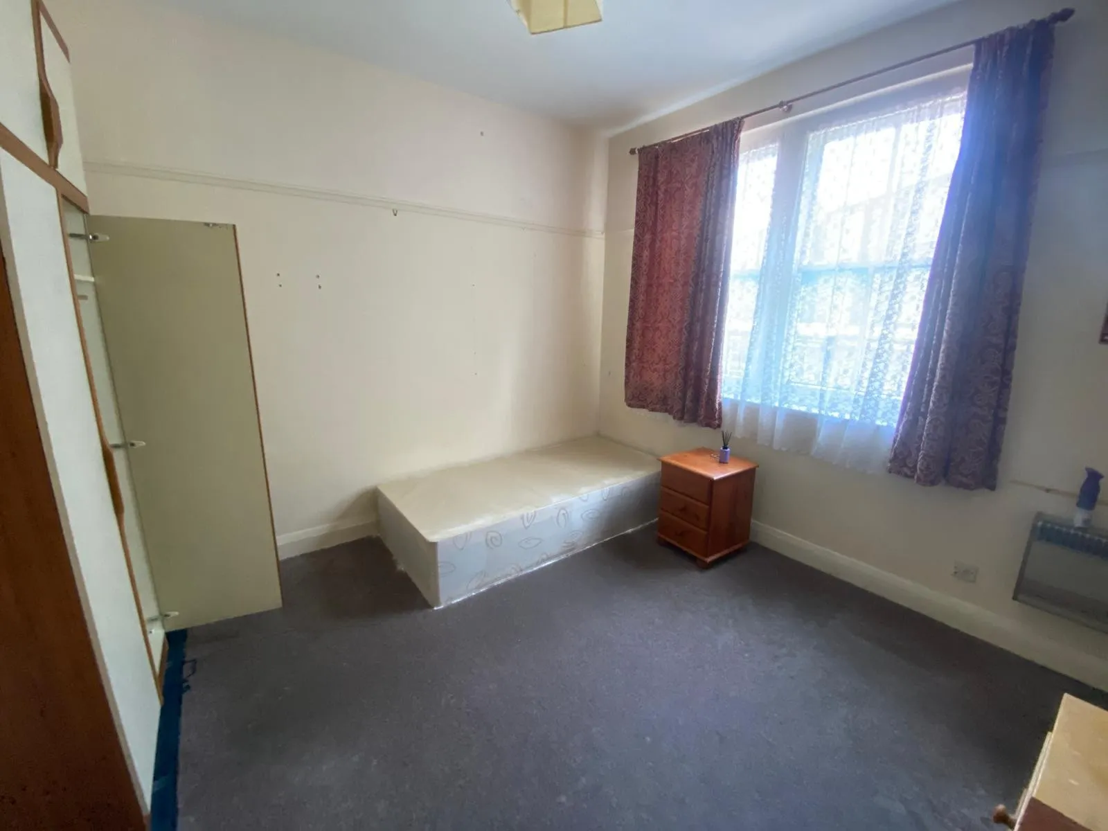 VACANT -  Long Leasehold Self Contained Purpose Built First Floor Flat