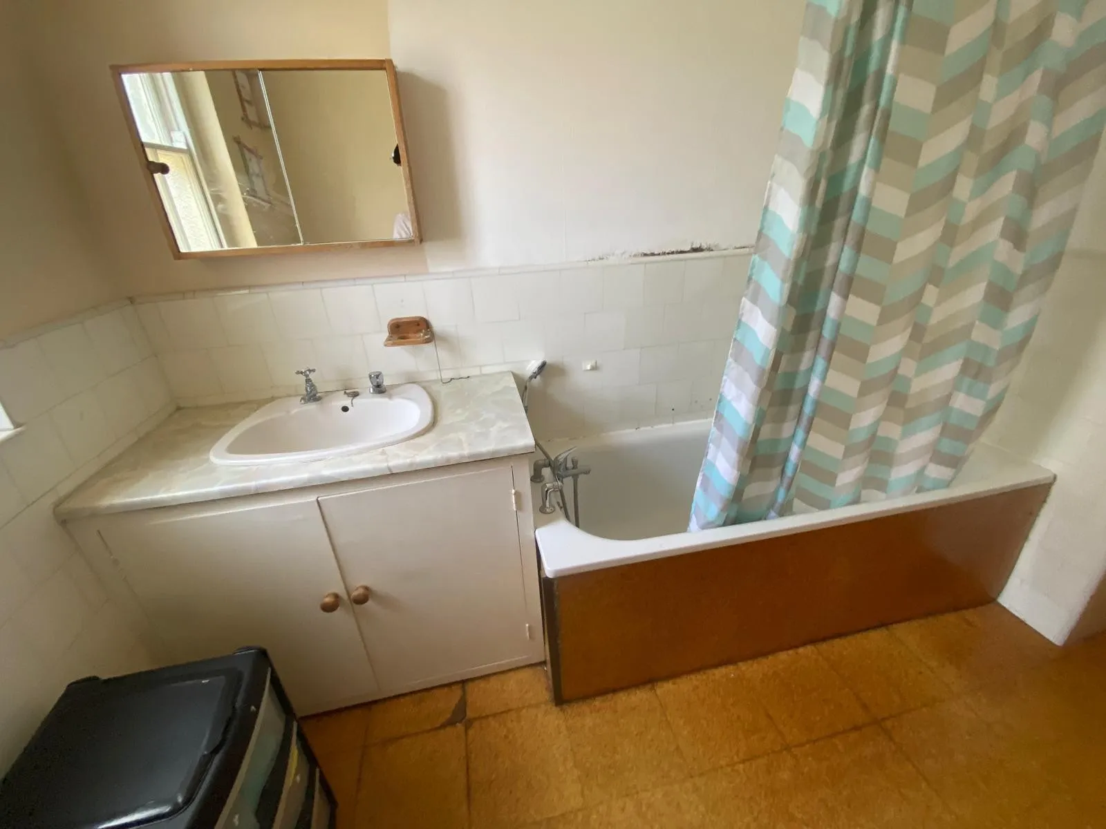VACANT -  Long Leasehold Self Contained Purpose Built First Floor Flat