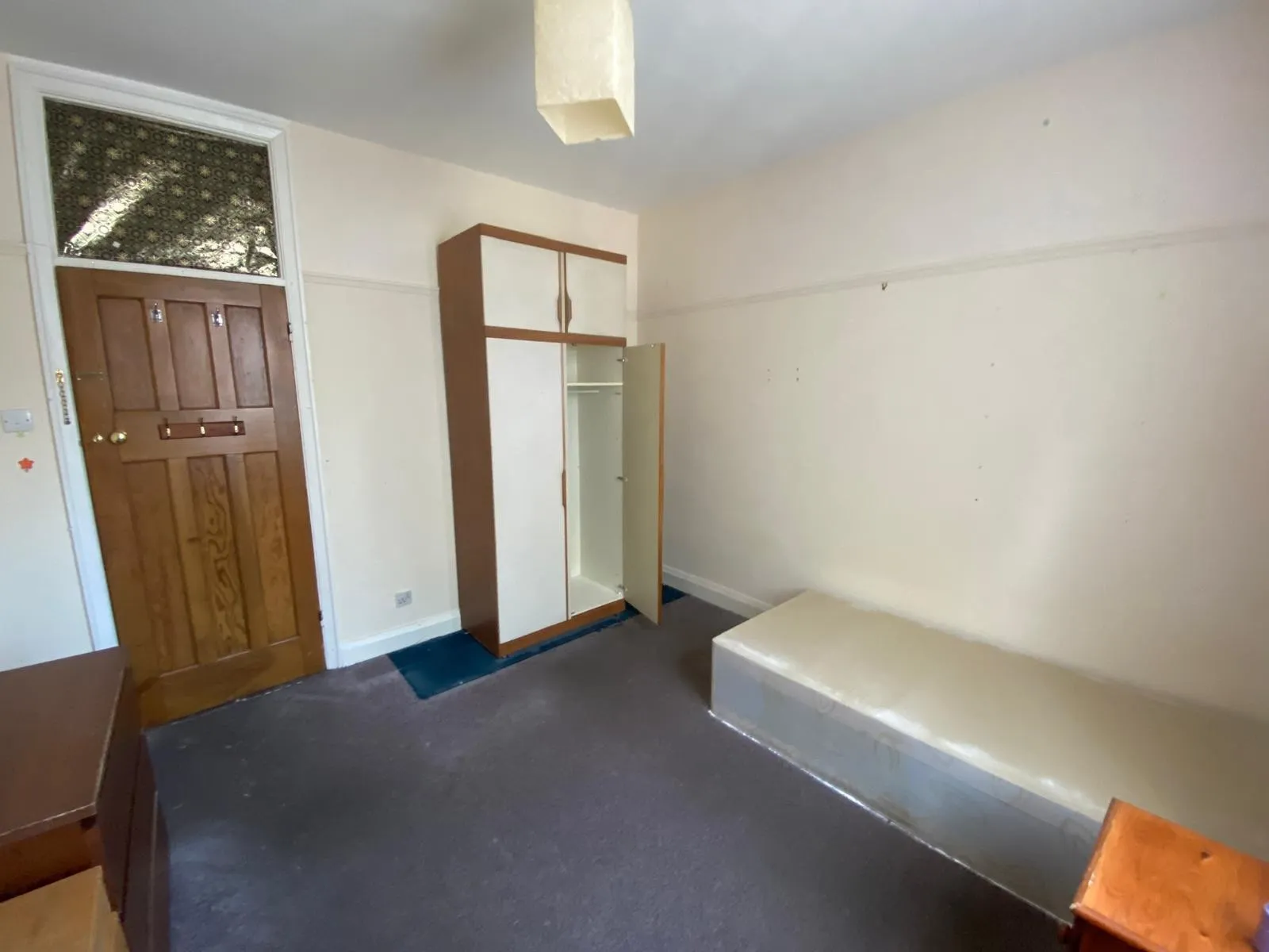 VACANT -  Long Leasehold Self Contained Purpose Built First Floor Flat