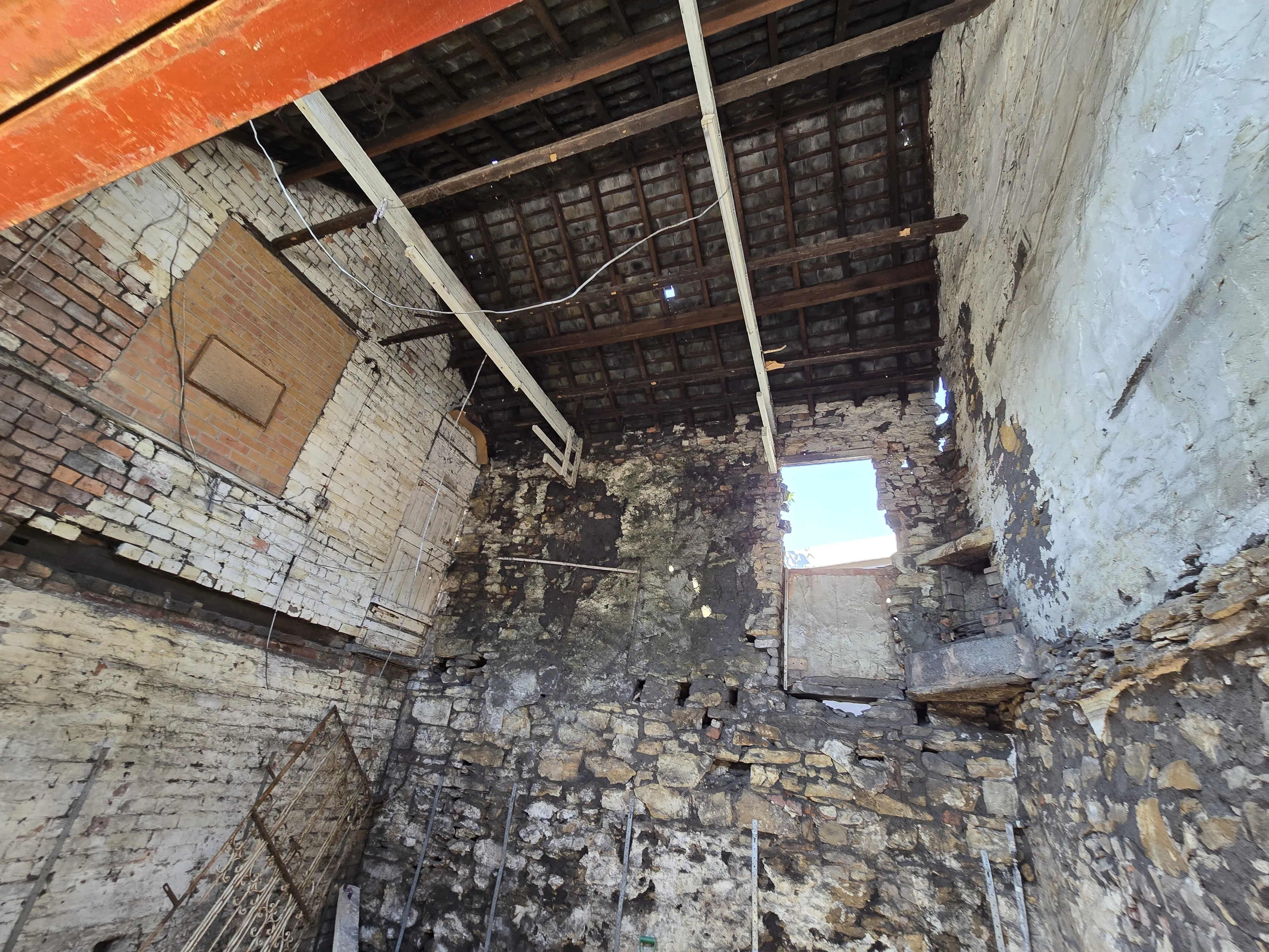 VACANT - Long Leasehold Semi-Detached Building