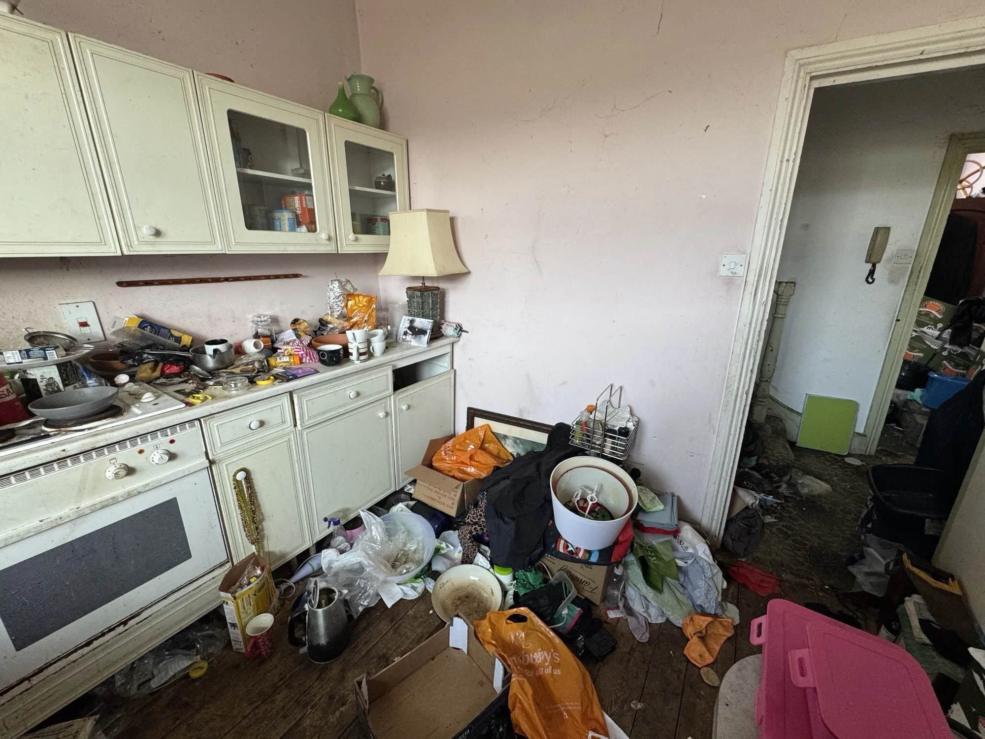 VACANT - Freehold Mid Terraced Building
