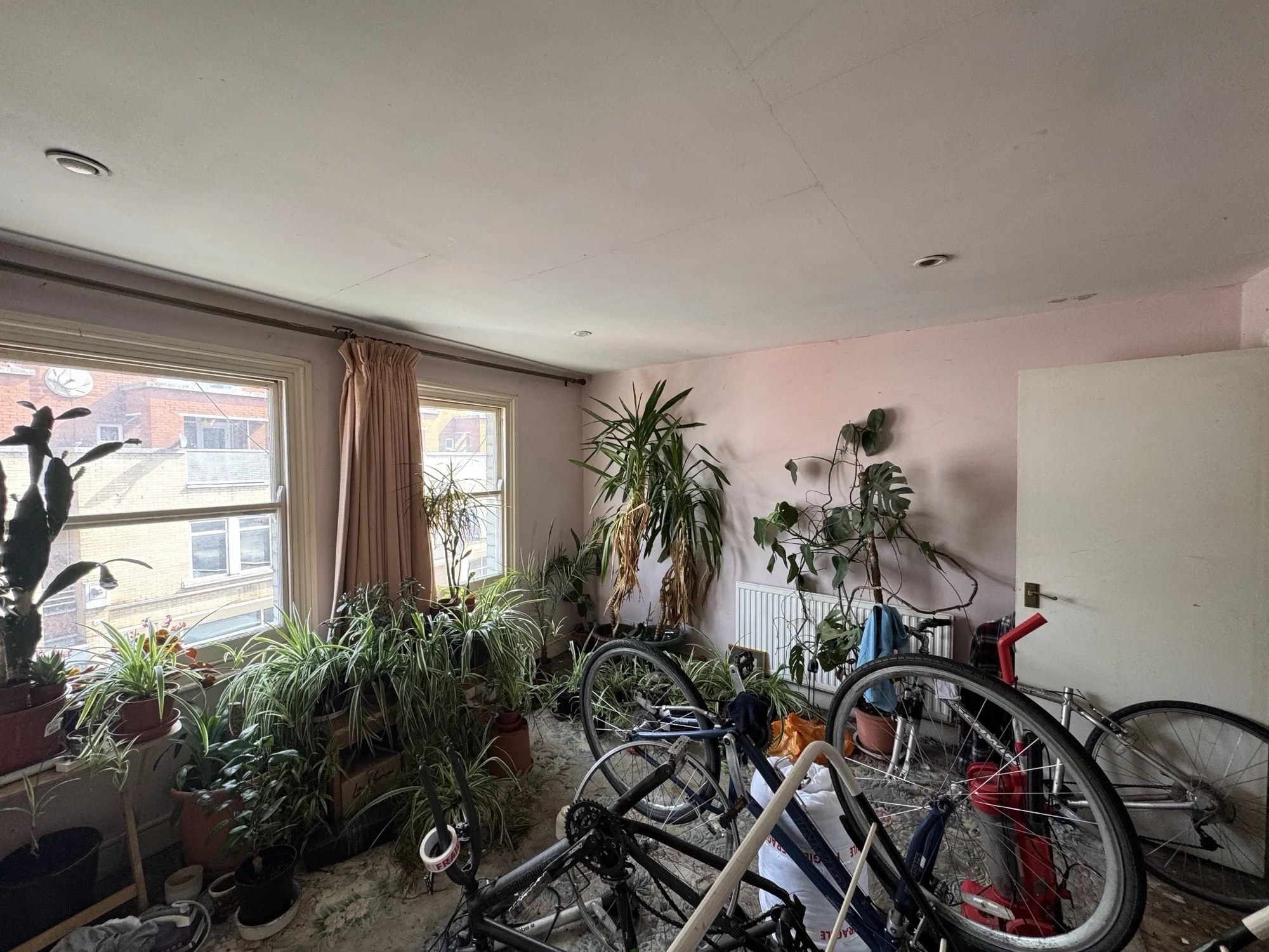 VACANT - Freehold Mid Terraced Building