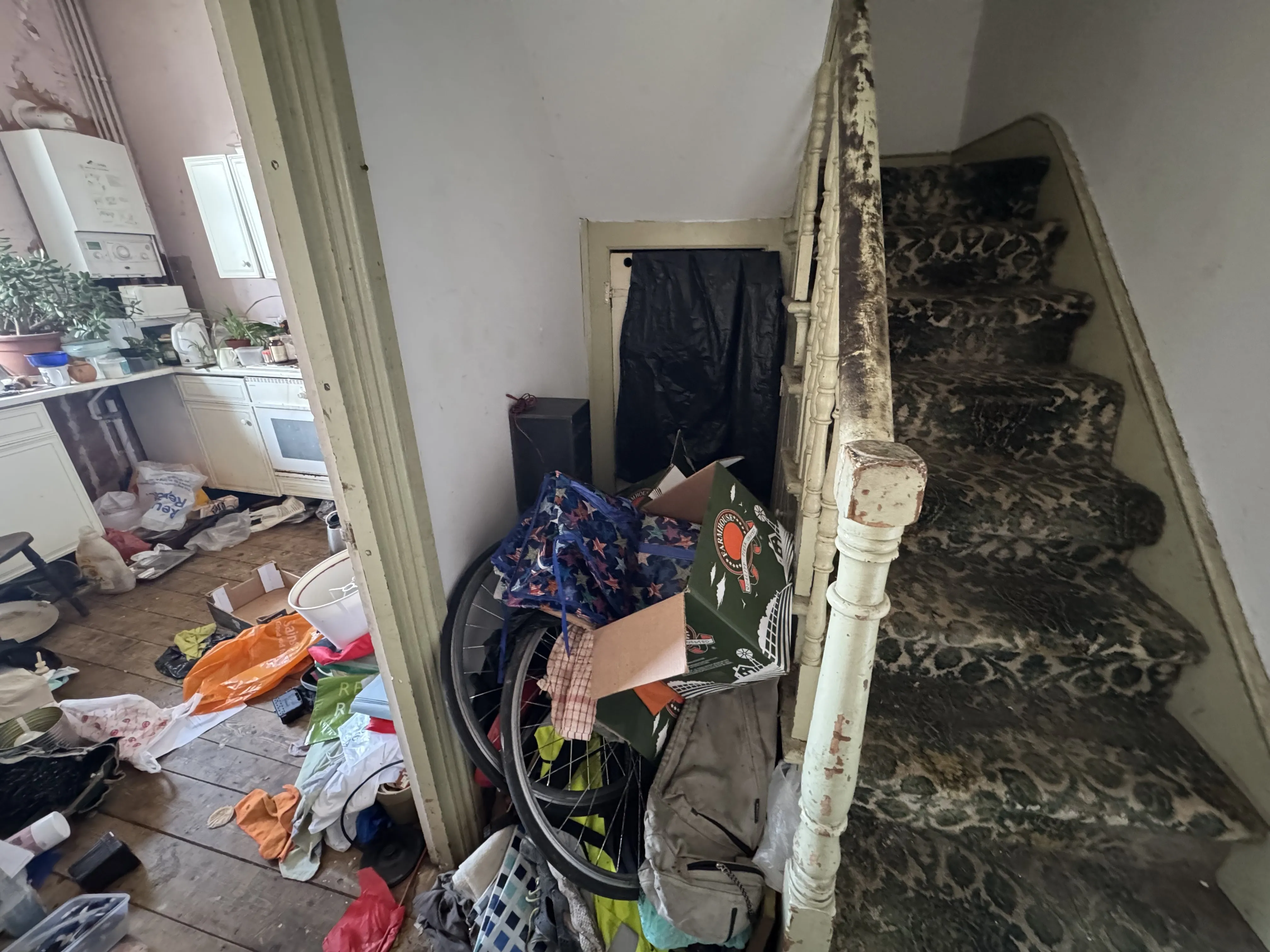 VACANT - Freehold Mid Terraced Building