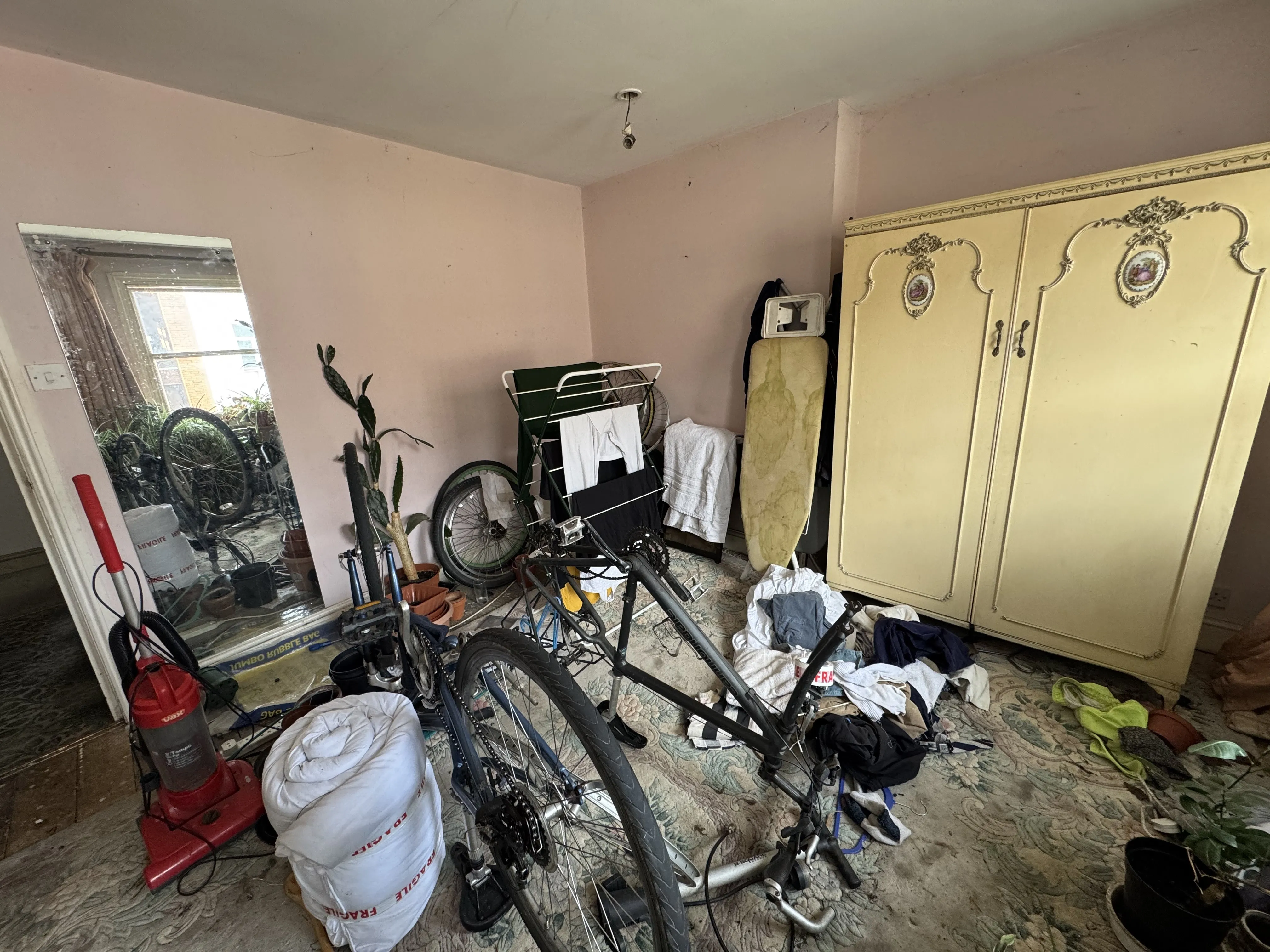 VACANT - Freehold Mid Terraced Building