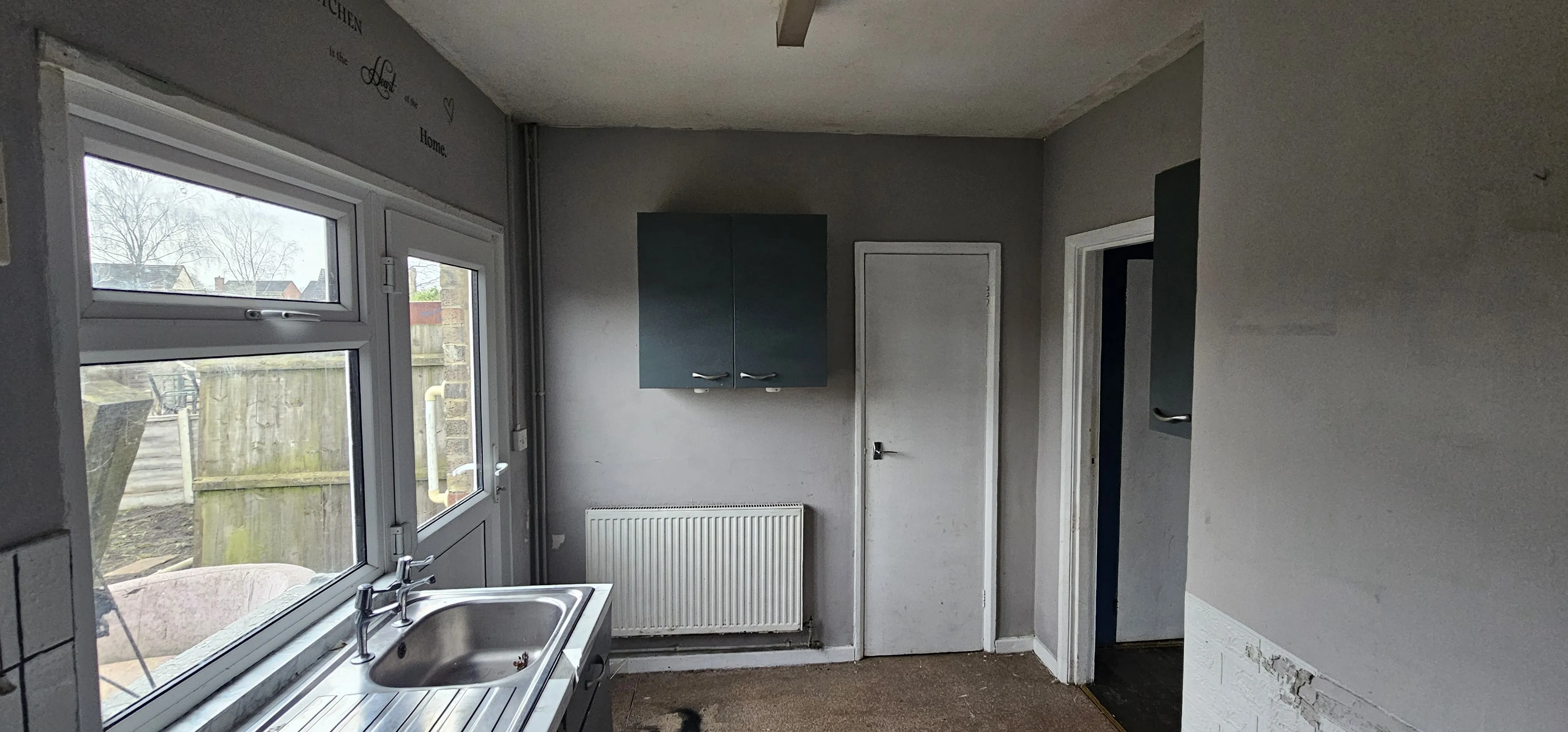 VACANT - Freehold Mid Terrace House