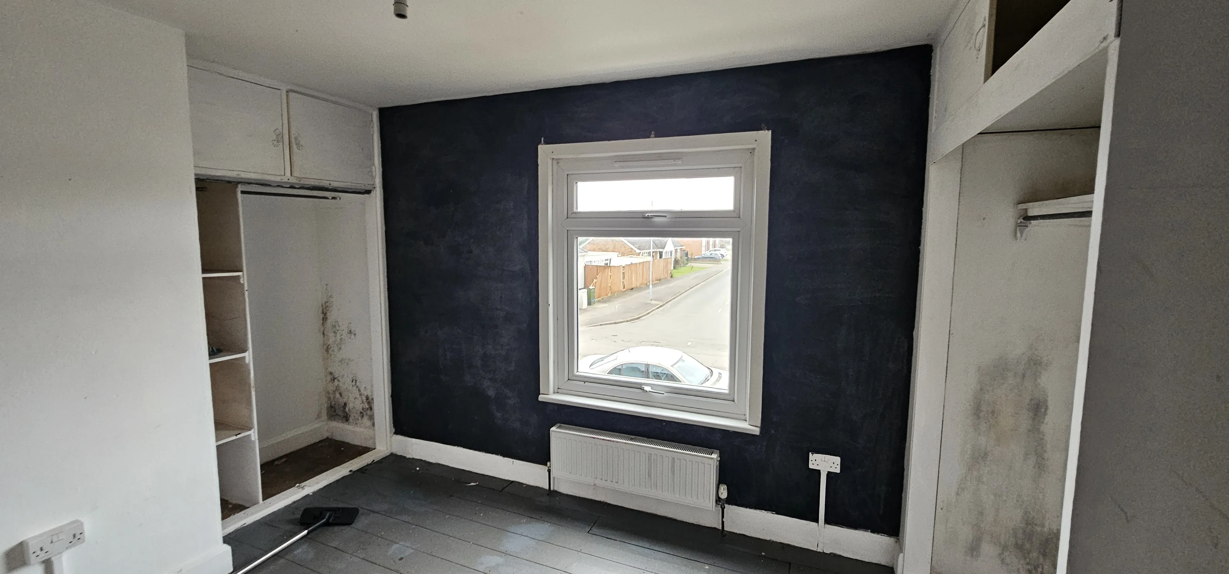 VACANT - Freehold Mid Terrace House