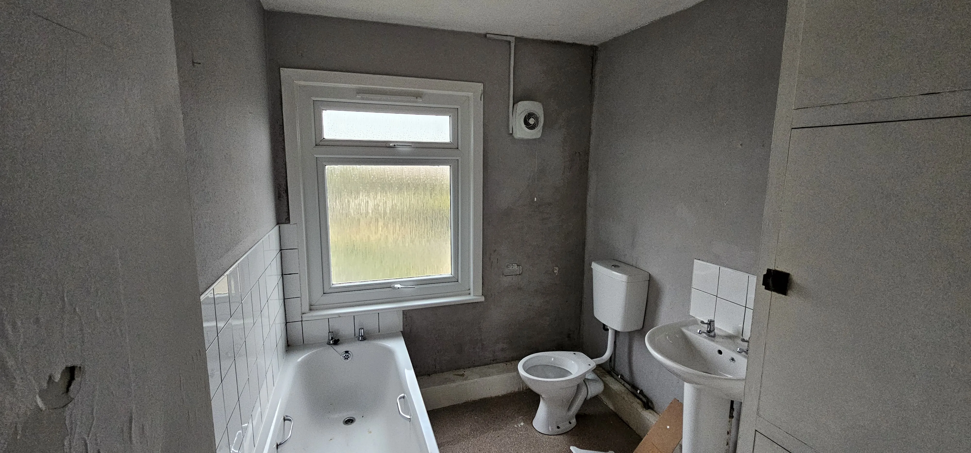 VACANT - Freehold Mid Terrace House