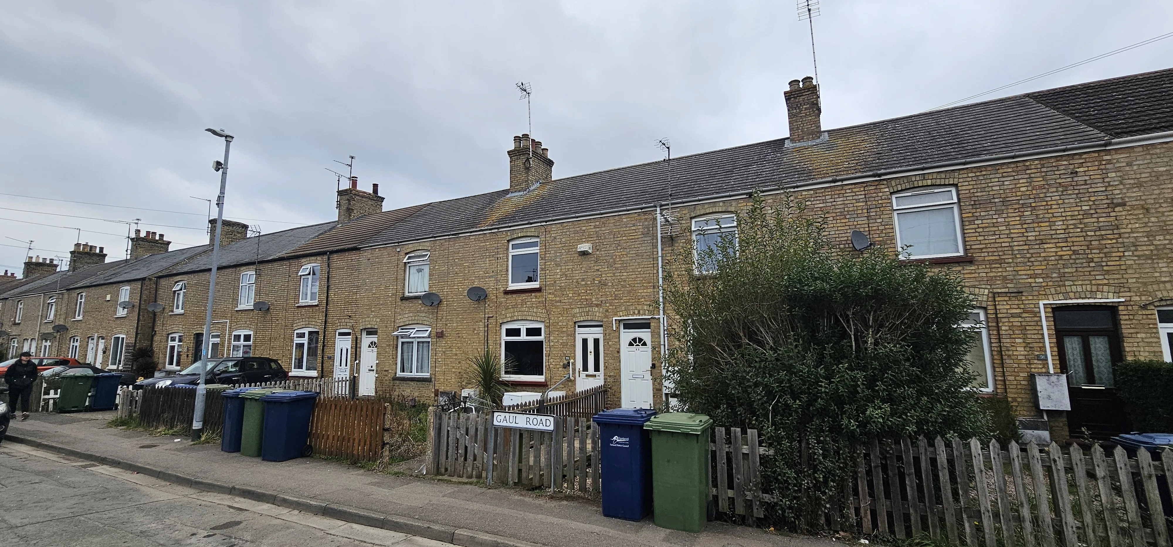 VACANT - Freehold Mid Terrace House