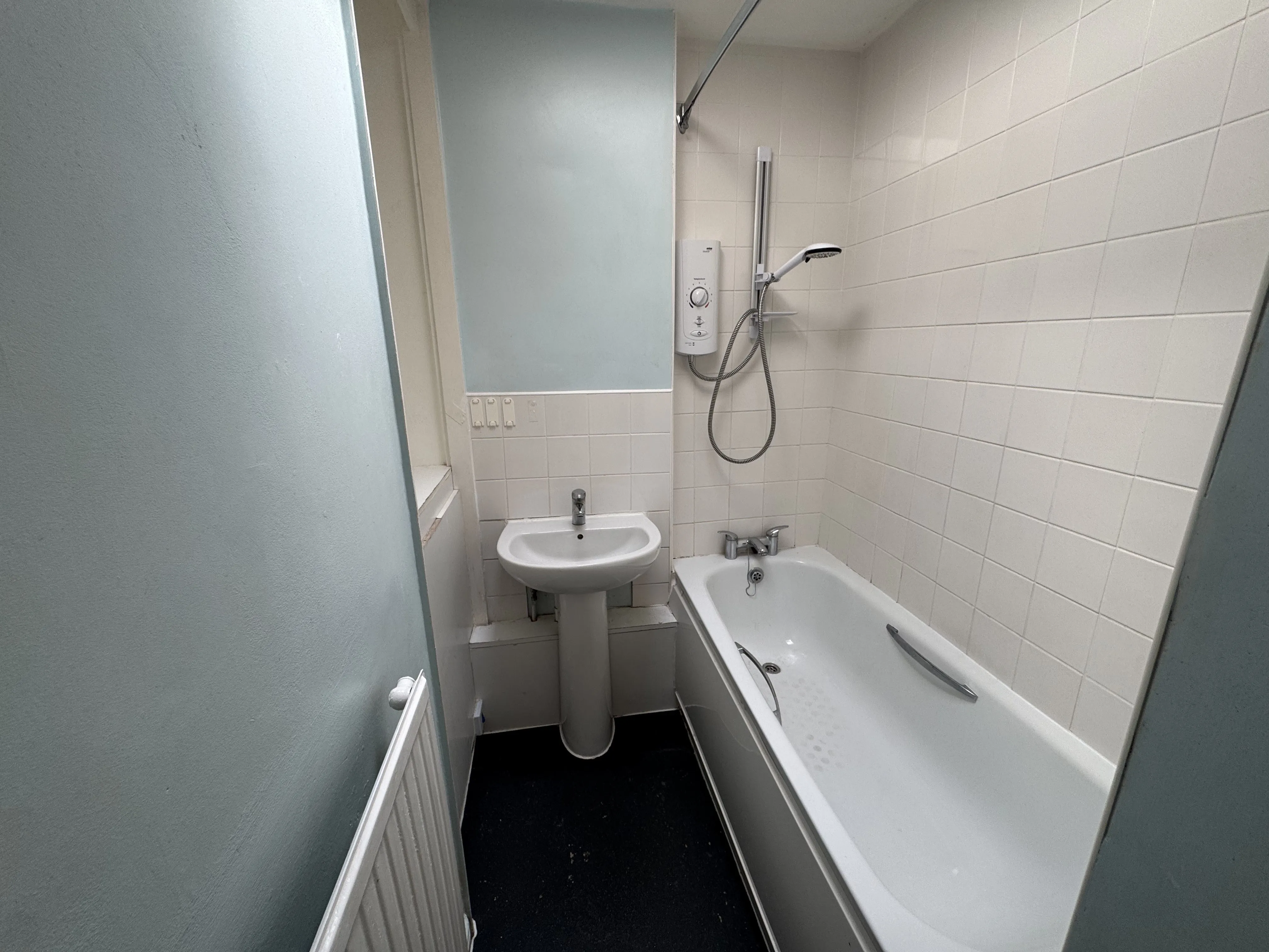 VACANT - Leasehold Self Contained Flat 