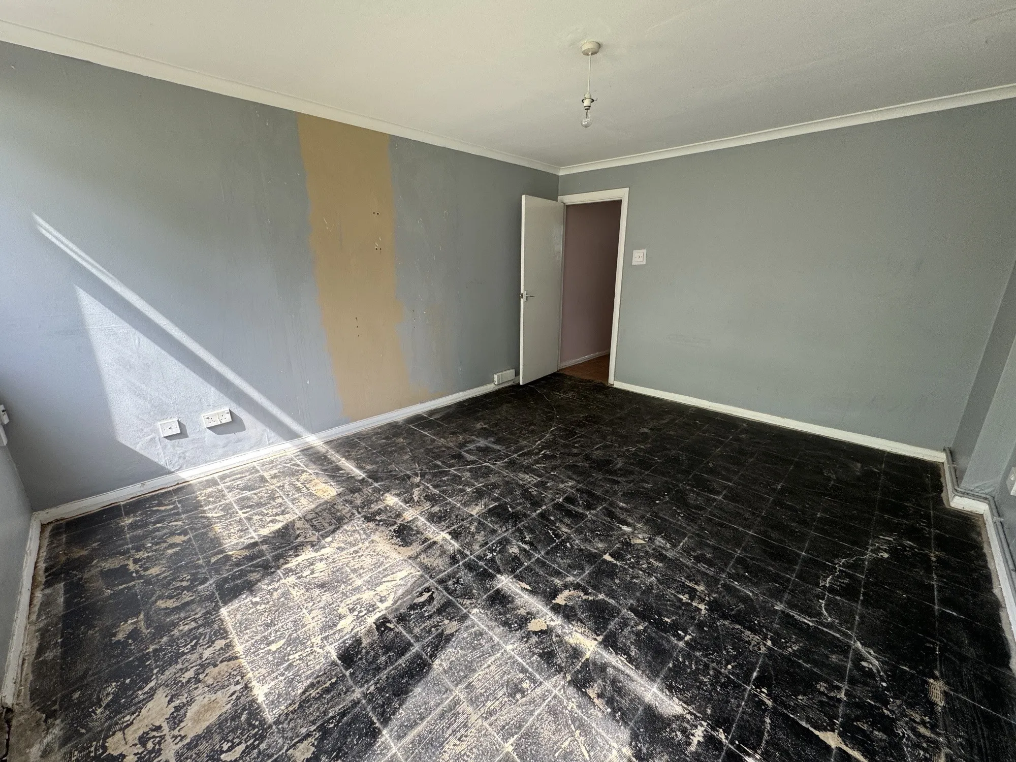 VACANT - Leasehold Self Contained Flat 
