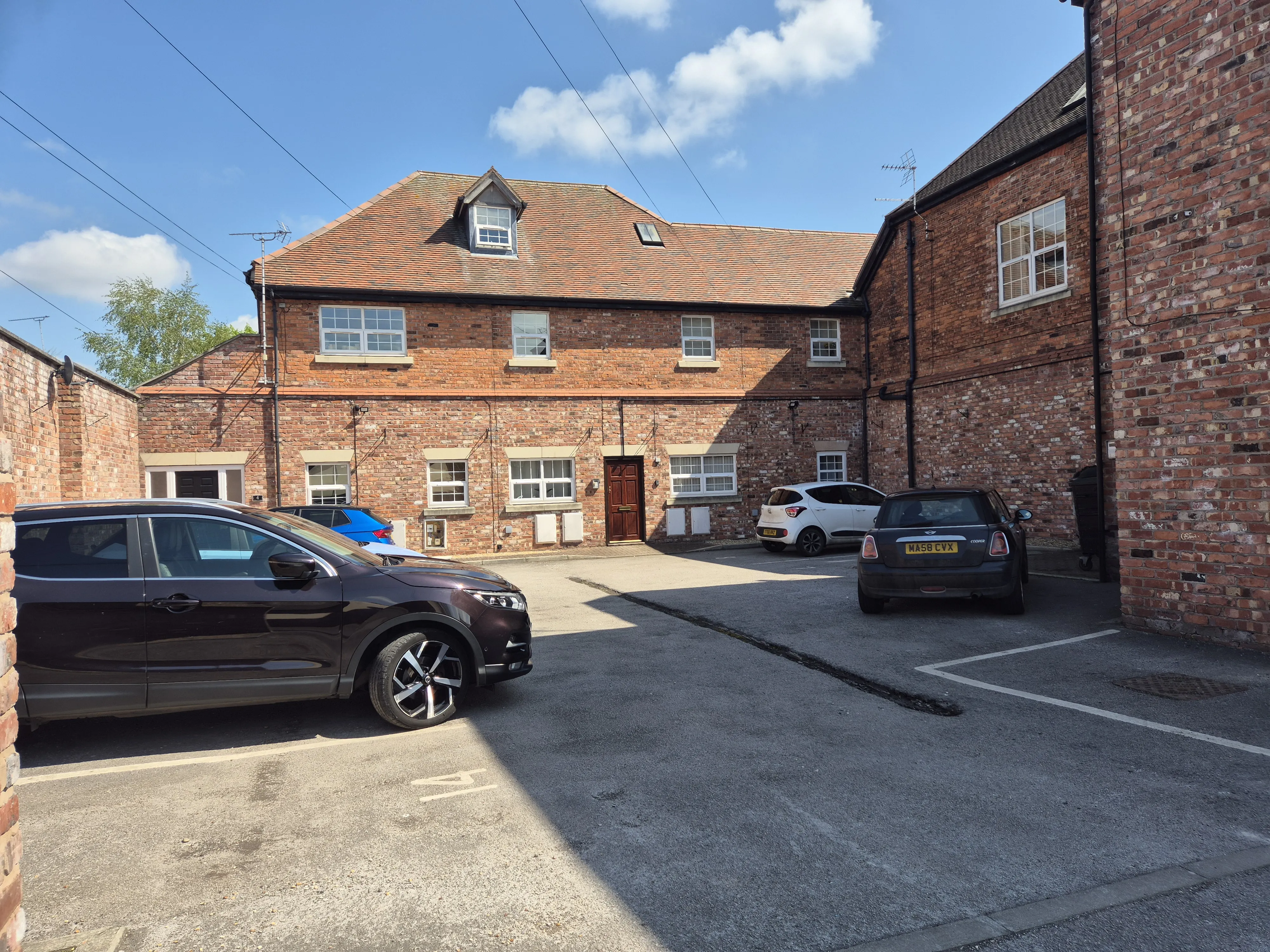 VACANT - Leasehold Self Contained Ground and First Floor Duplex Flat