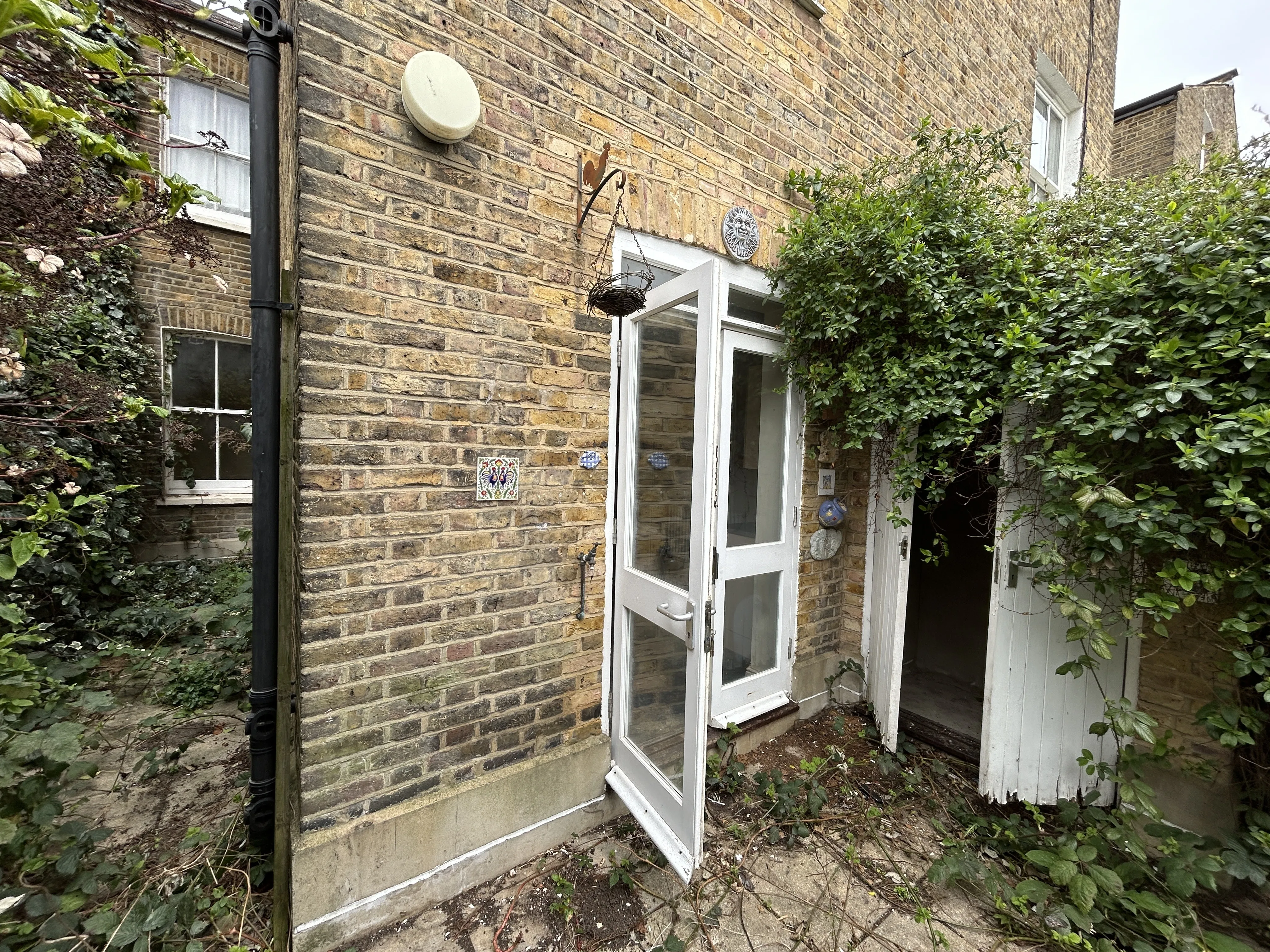 VACANT - Leasehold Self Contained Ground Floor Flat