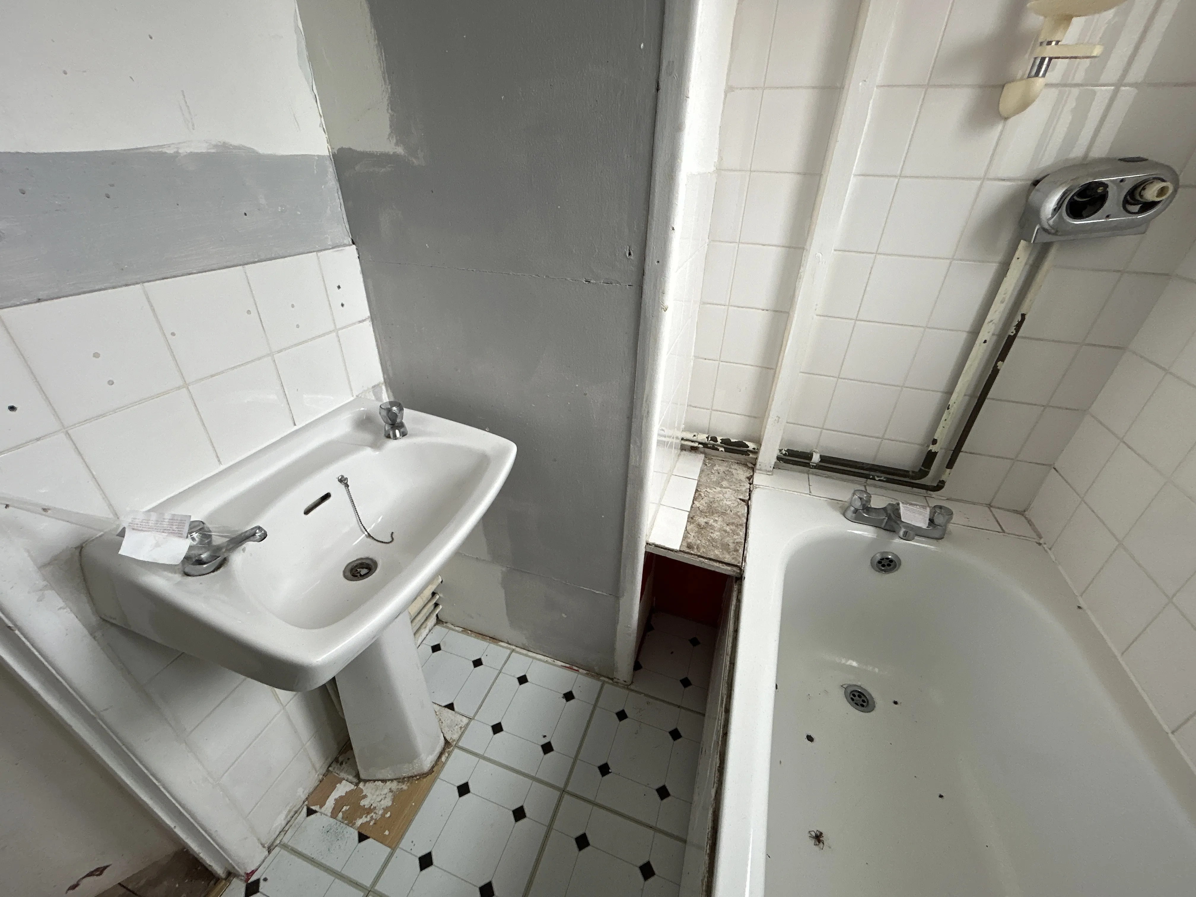 Leasehold Self Contained Second Floor Flat