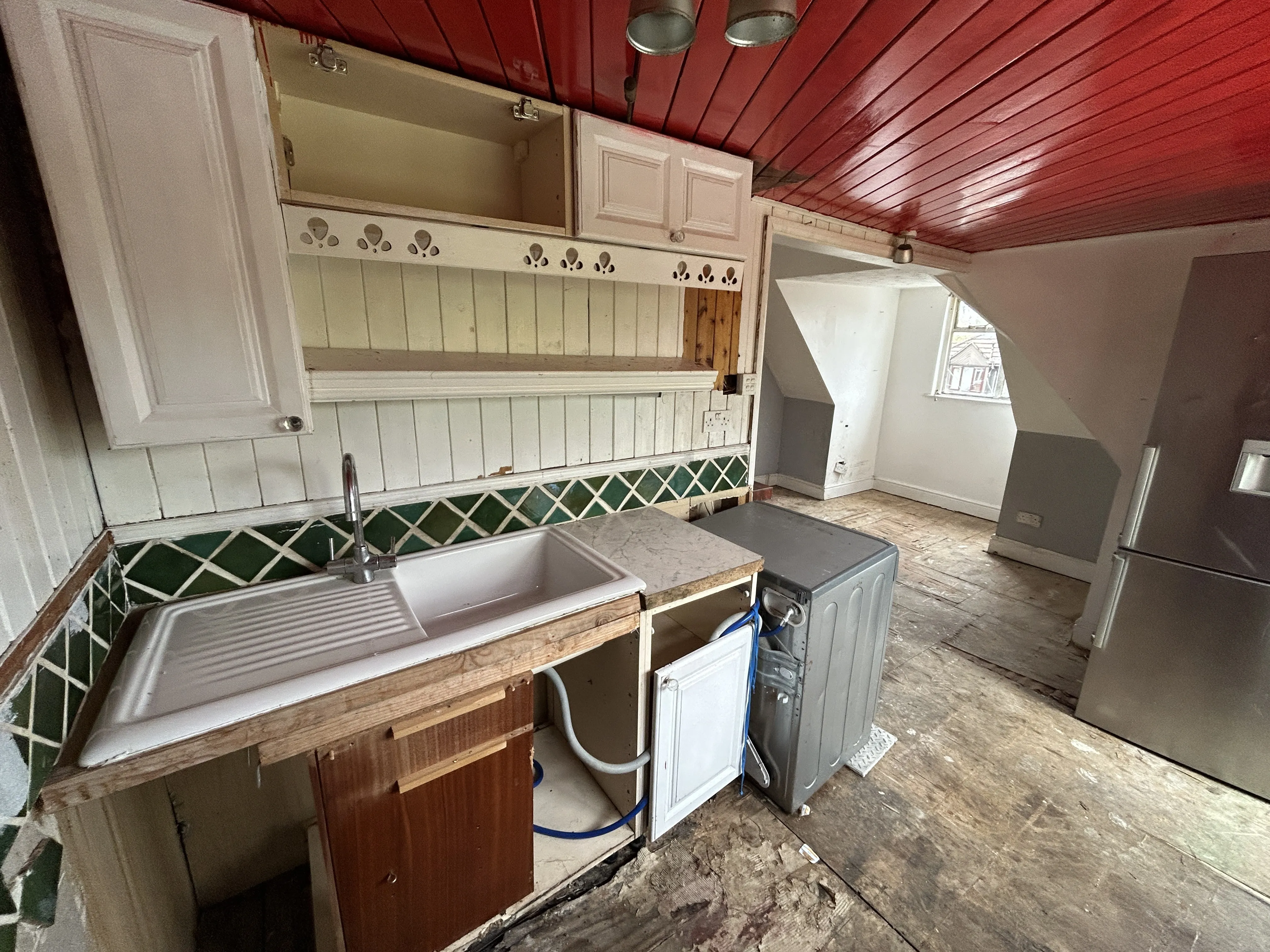 Leasehold Self Contained Second Floor Flat