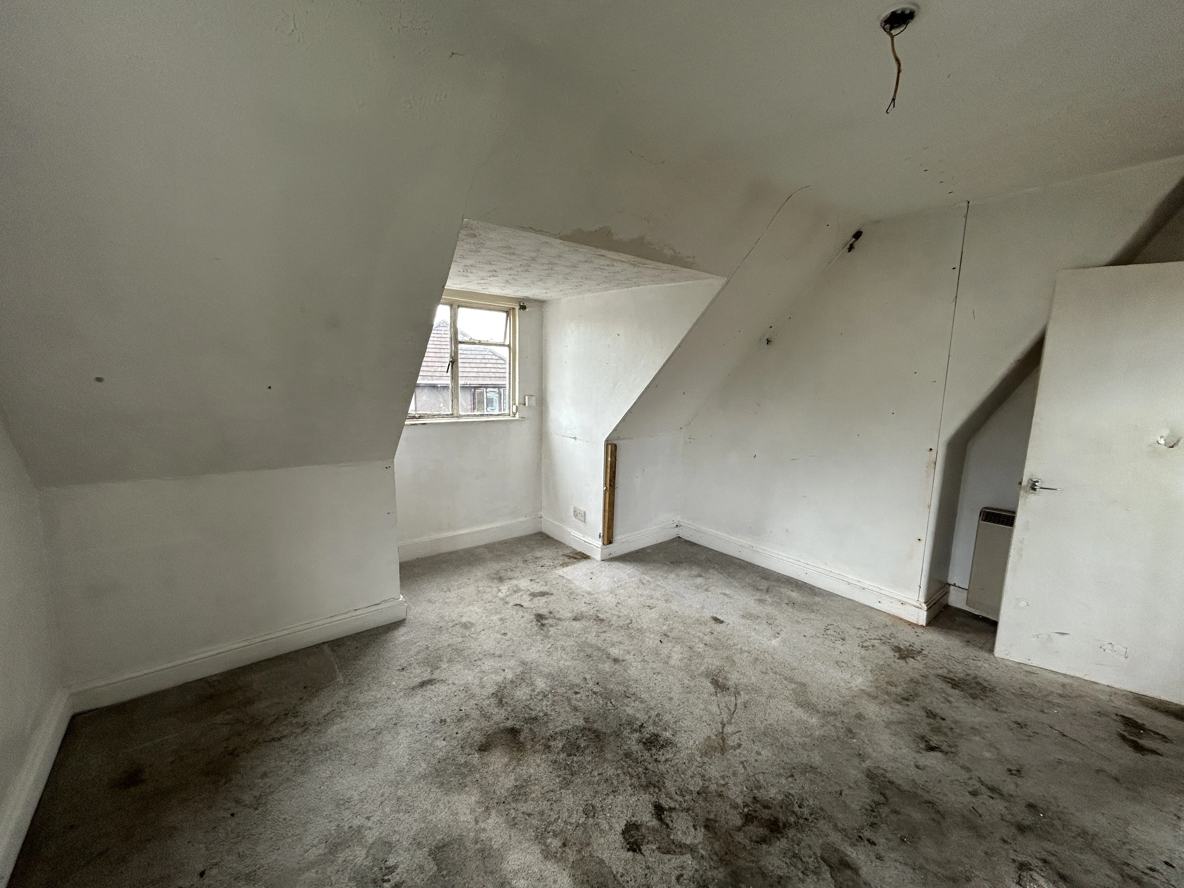 Leasehold Self Contained Second Floor Flat
