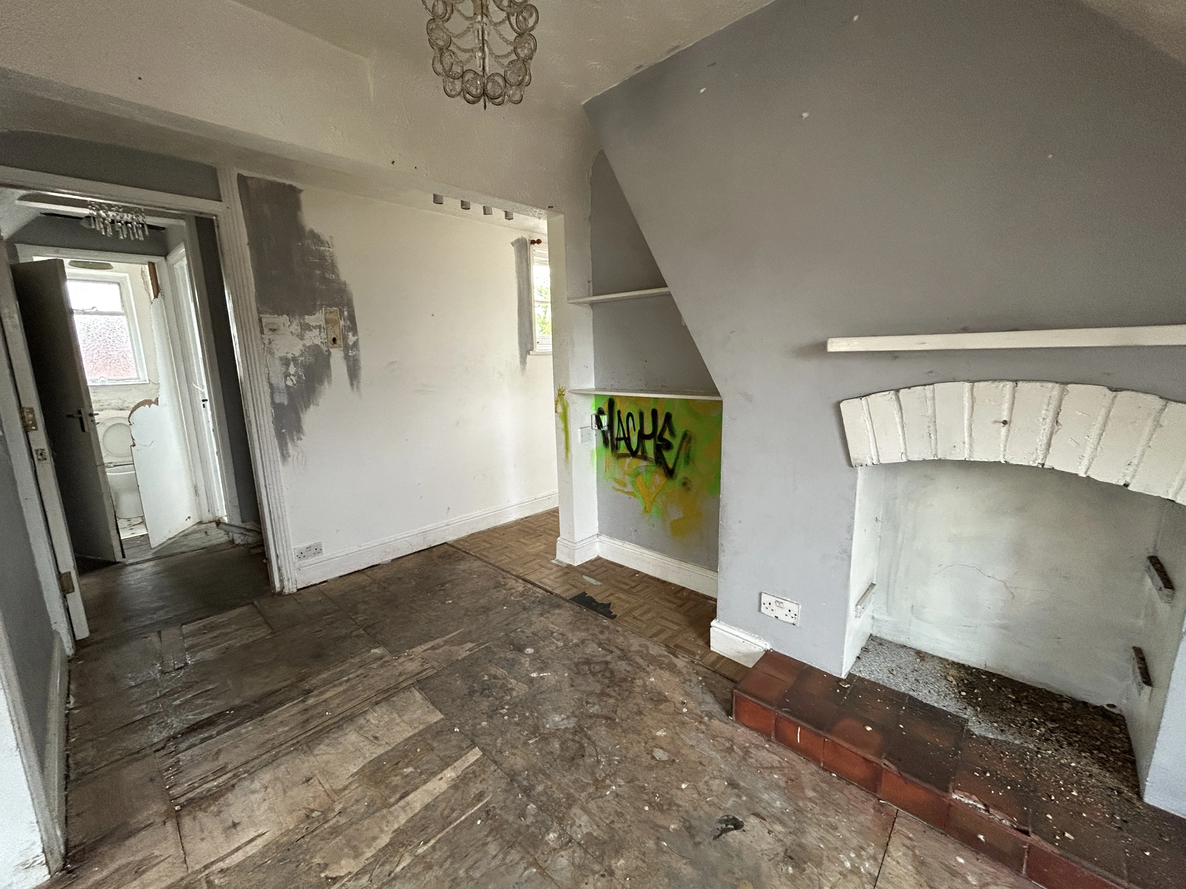 Leasehold Self Contained Second Floor Flat