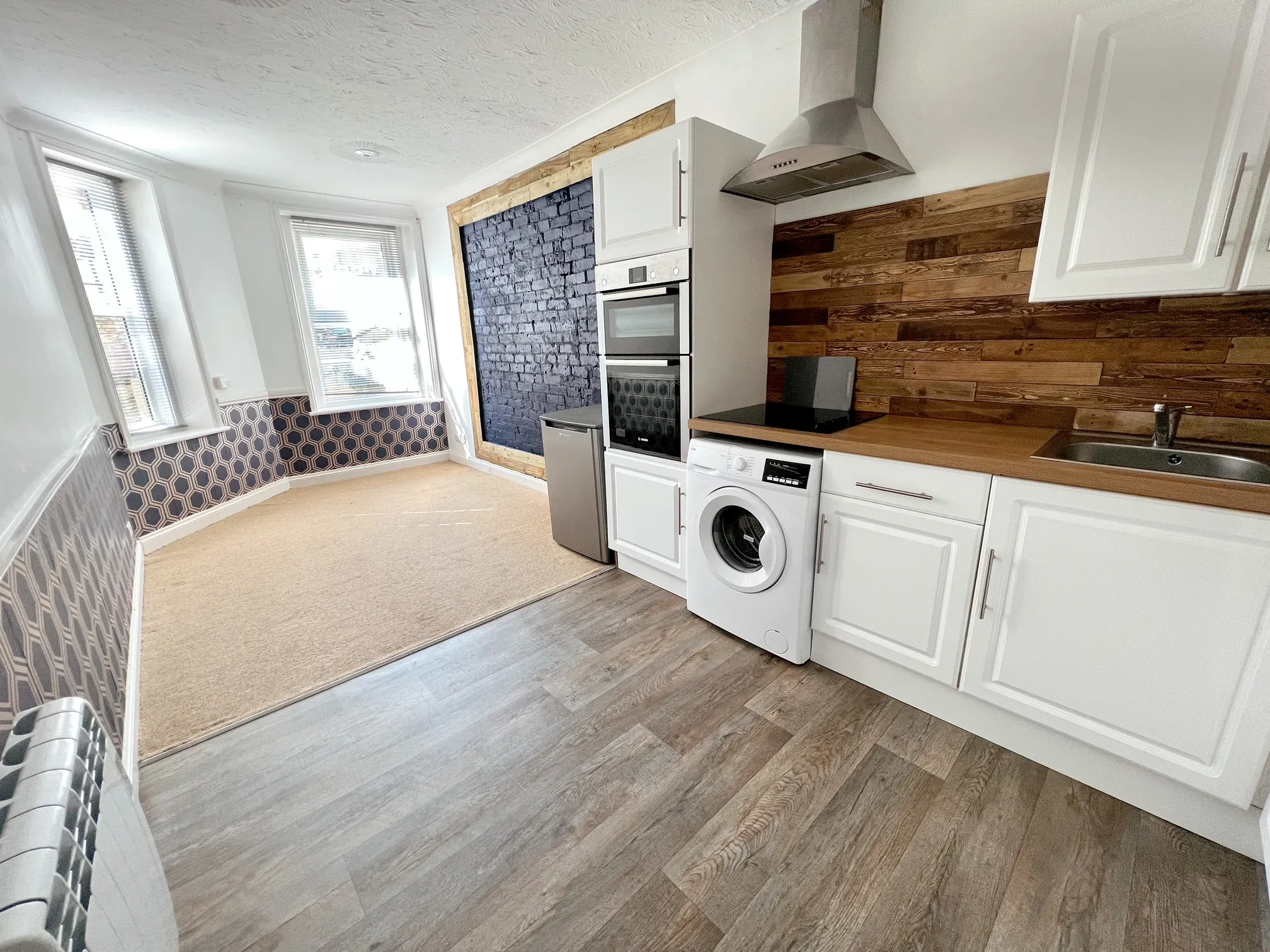 VACANT - Leasehold Self Contained Lower Ground Floor Flat