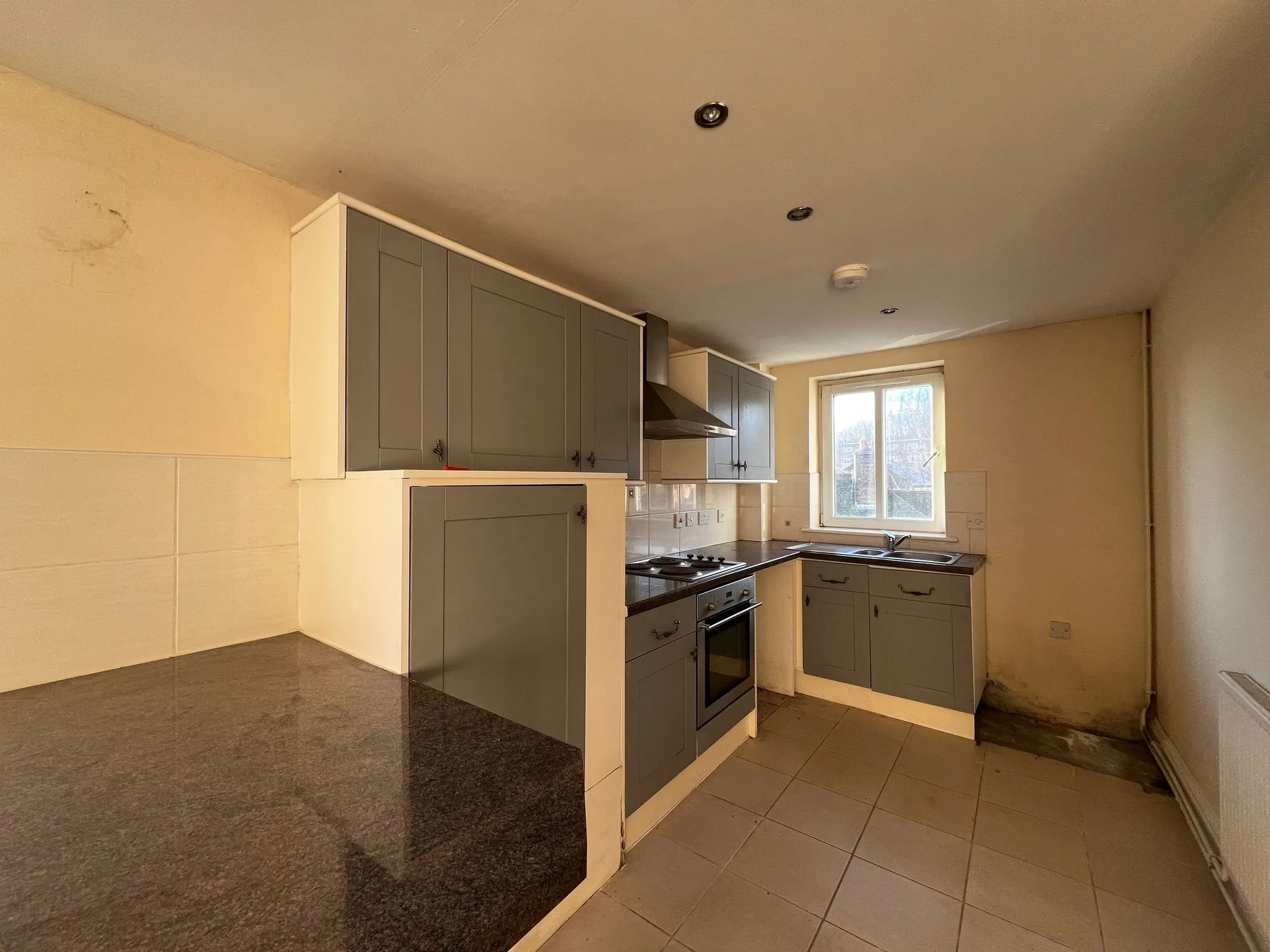 VACANT - Leasehold Self Contained First Floor Flat