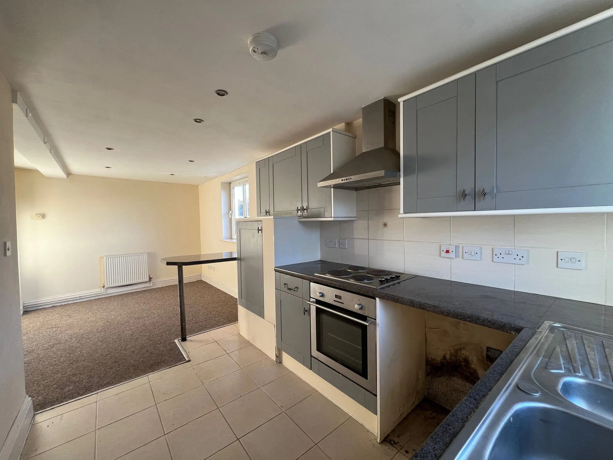 VACANT - Leasehold Self Contained First Floor Flat