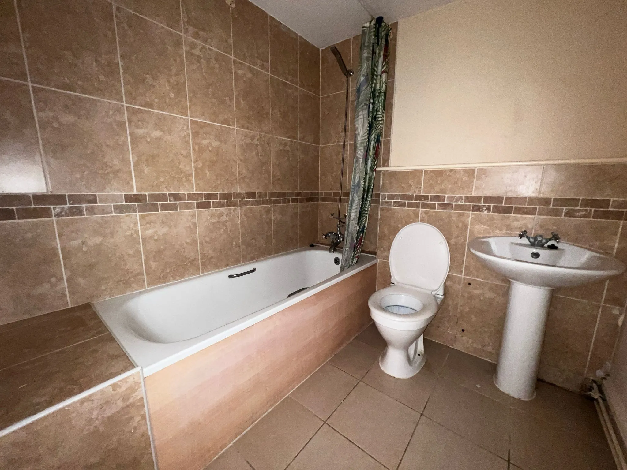 VACANT - Leasehold Self Contained First Floor Flat