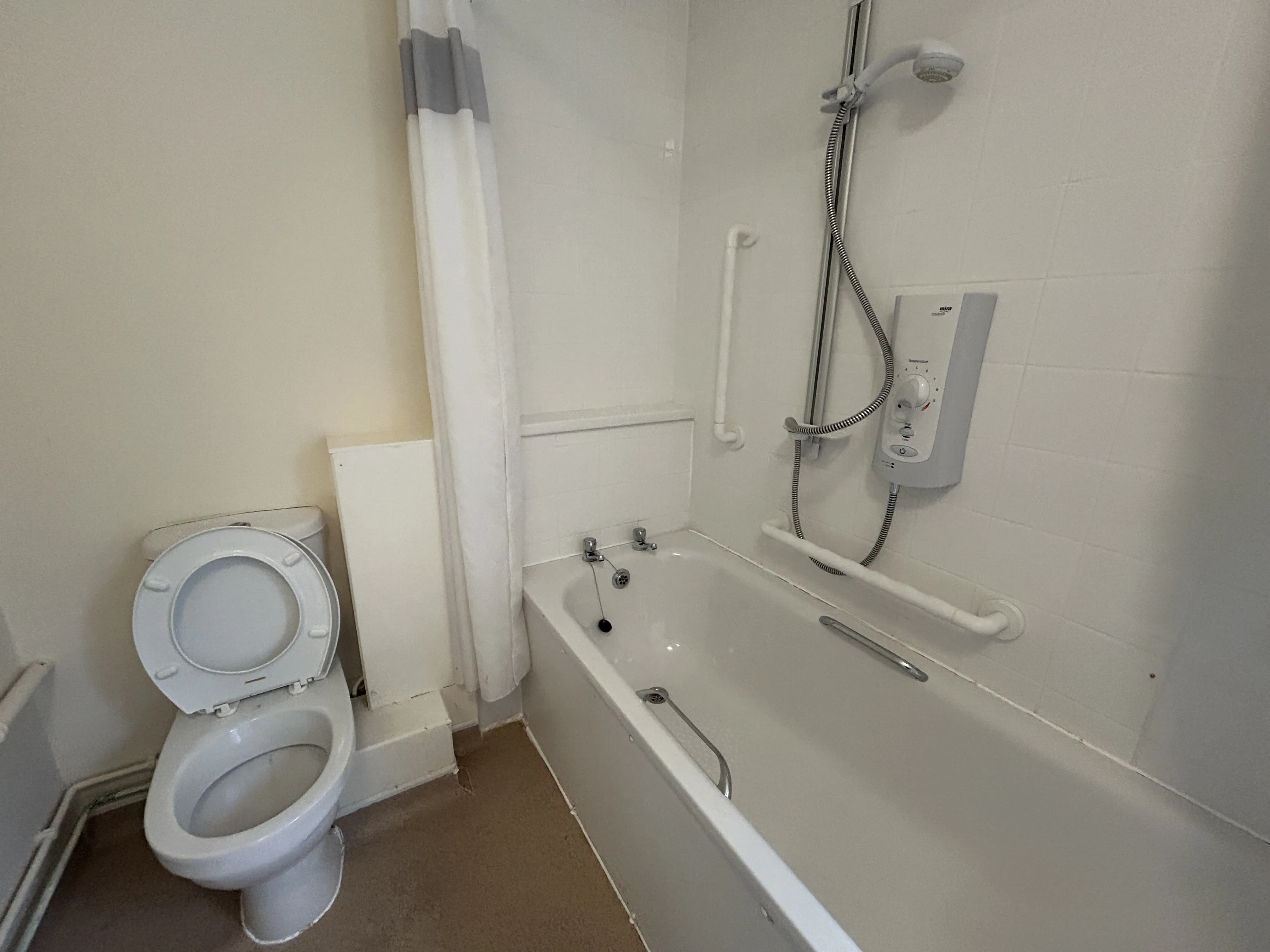 VACANT - Leasehold Self Contained Ground Floor Flat