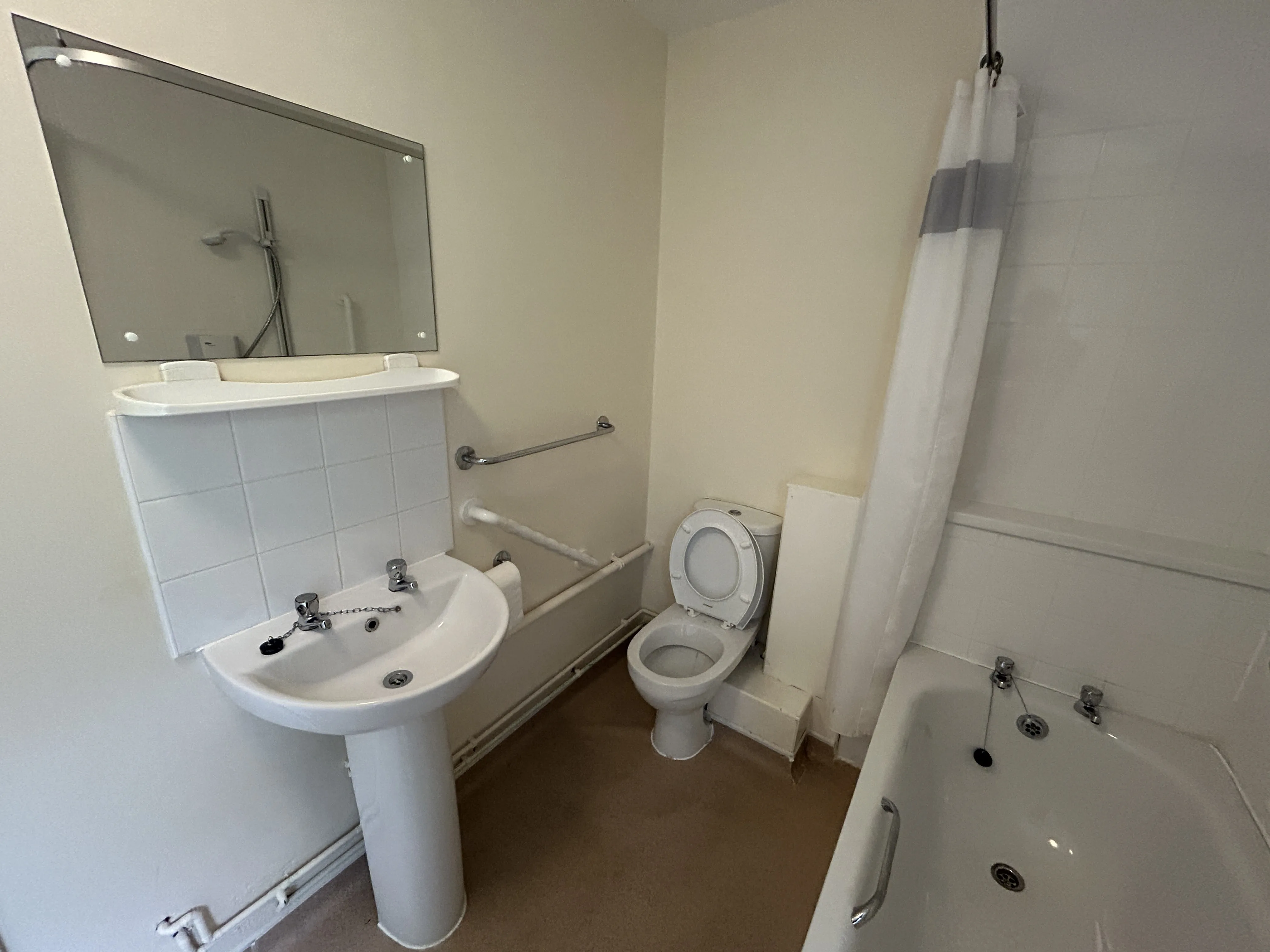 VACANT - Leasehold Self Contained Ground Floor Flat