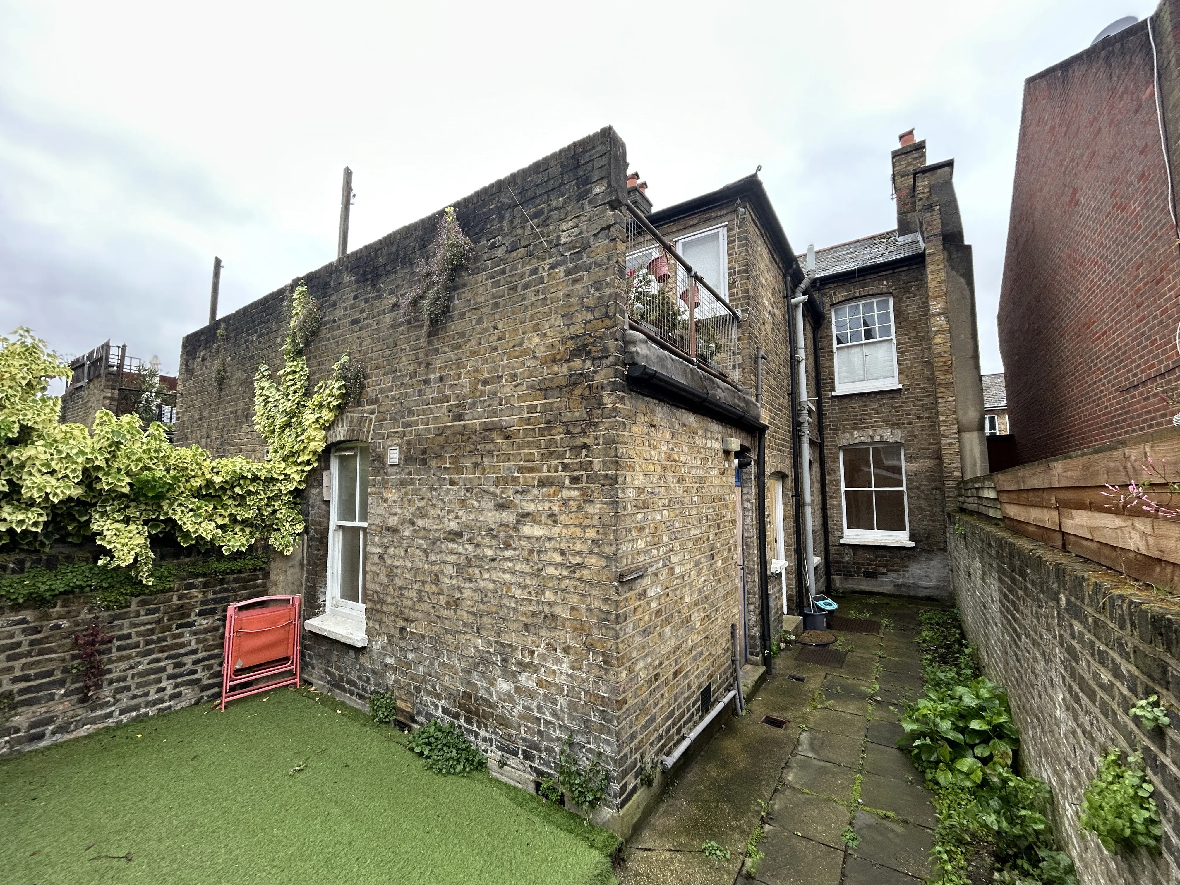 VACANT - Leasehold Self Contained Ground Floor Flat