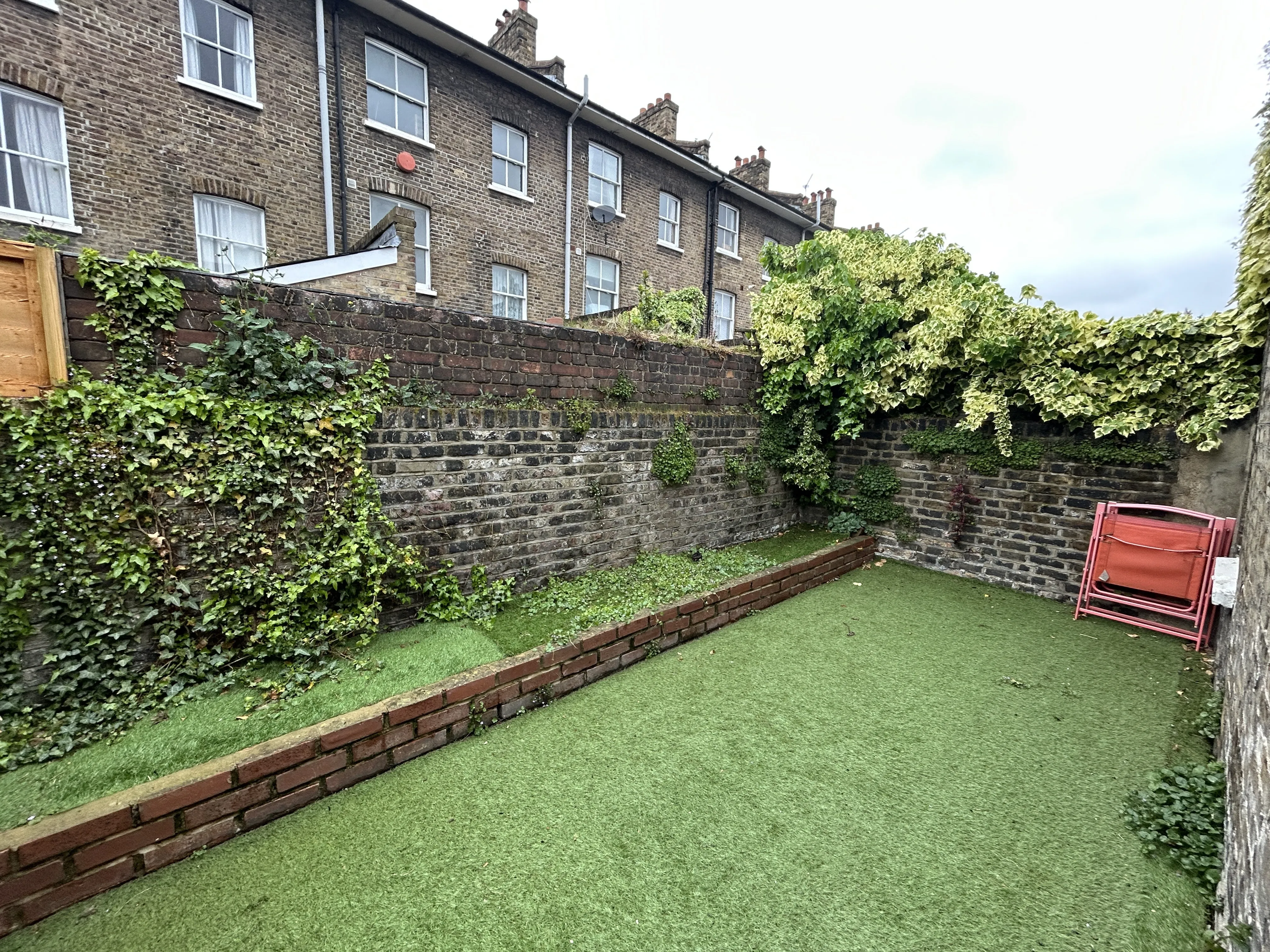 VACANT - Leasehold Self Contained Ground Floor Flat