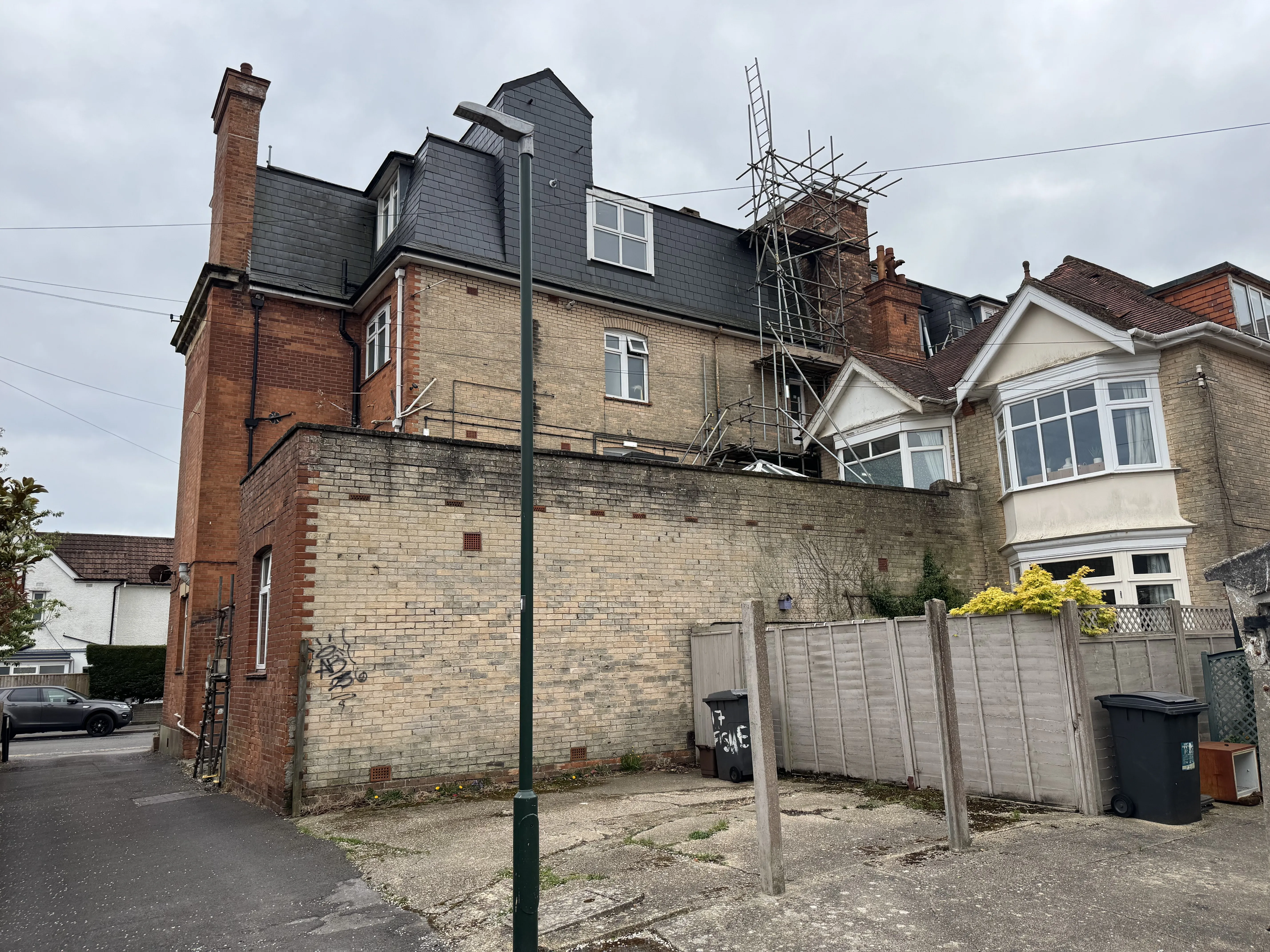 VACANT - Attractive Long Leasehold Self Contained Second Floor Flat