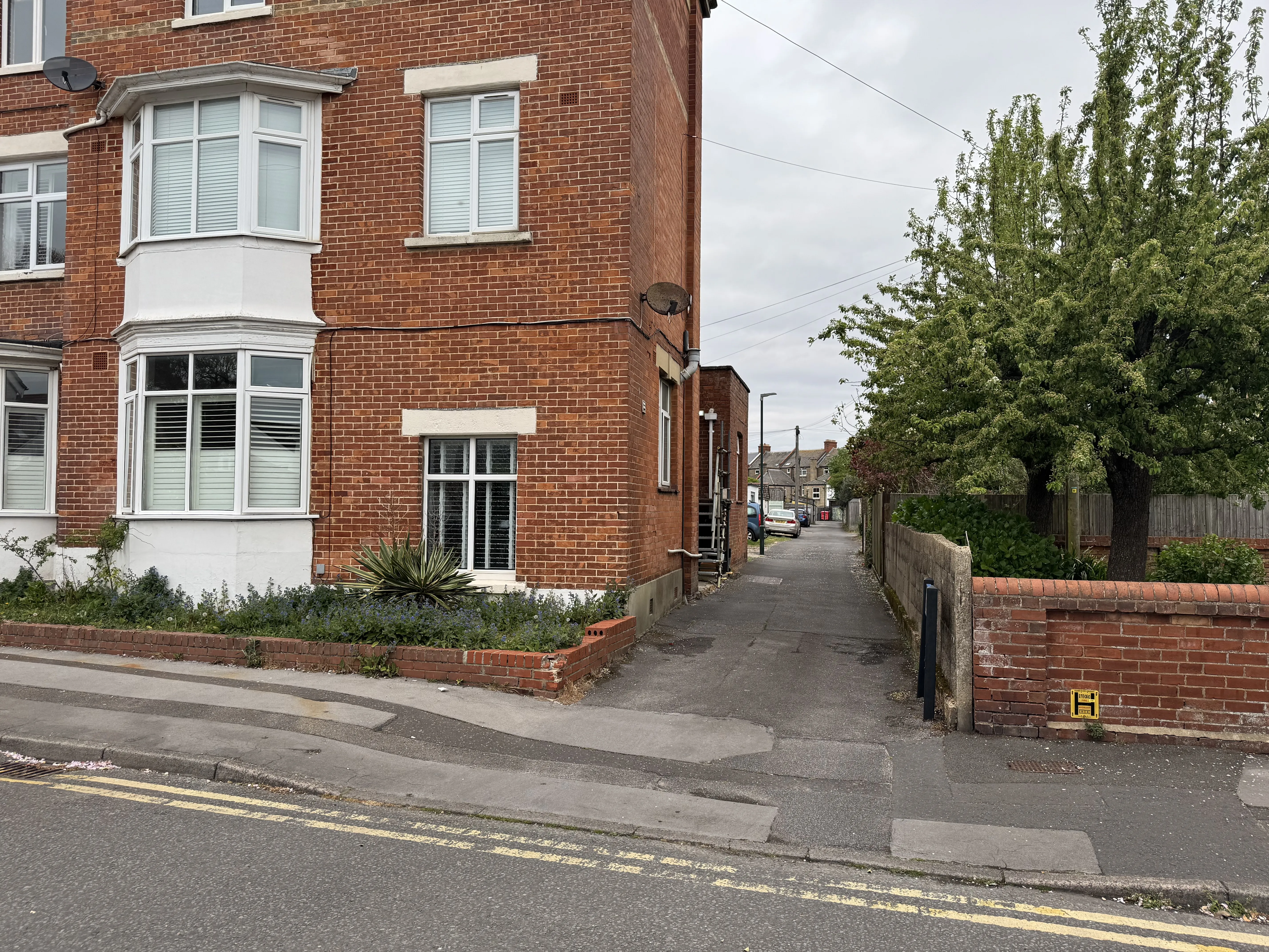 VACANT - Attractive Long Leasehold Self Contained Second Floor Flat