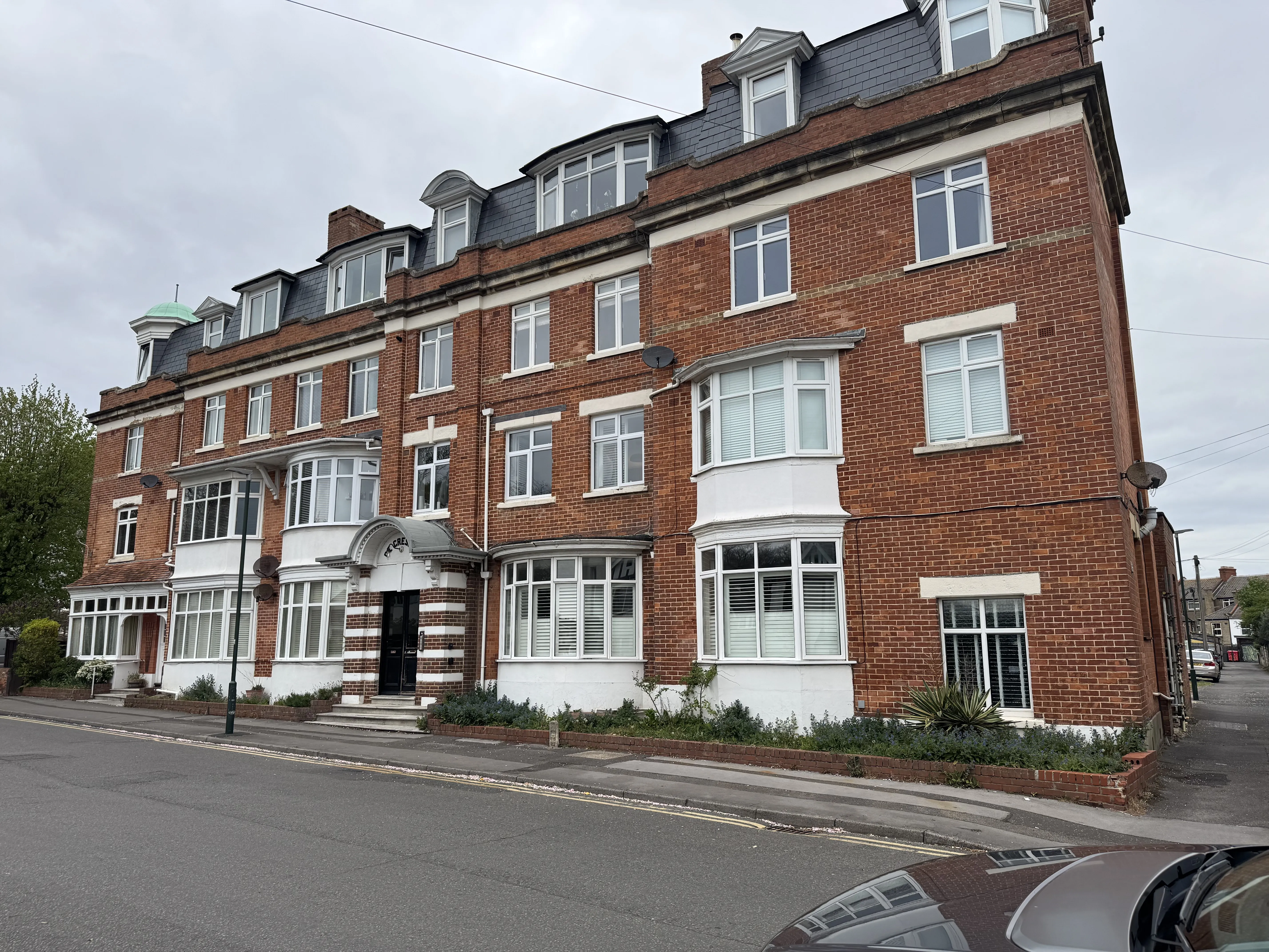 VACANT - Attractive Long Leasehold Self Contained Second Floor Flat