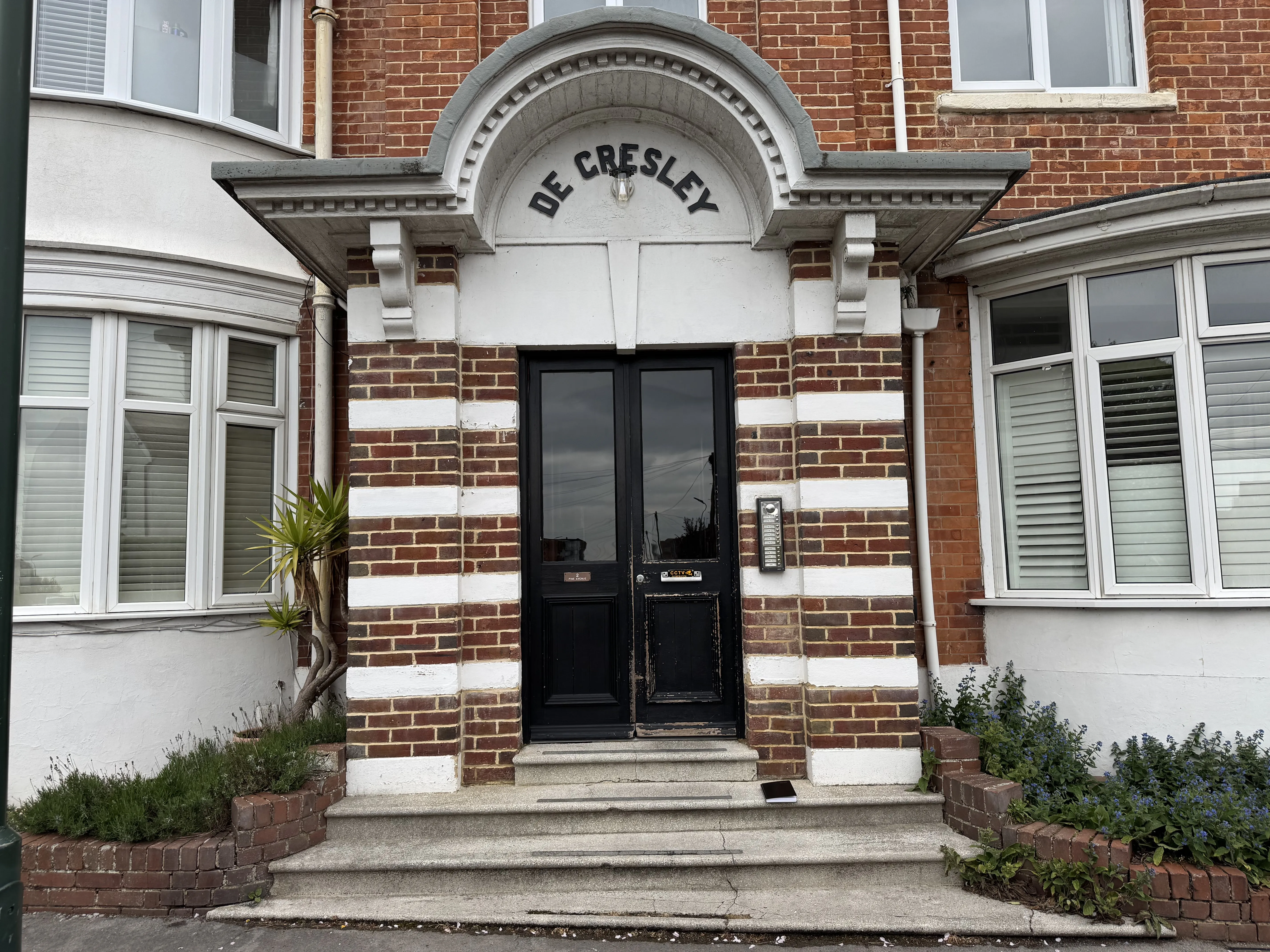 VACANT - Attractive Long Leasehold Self Contained Second Floor Flat