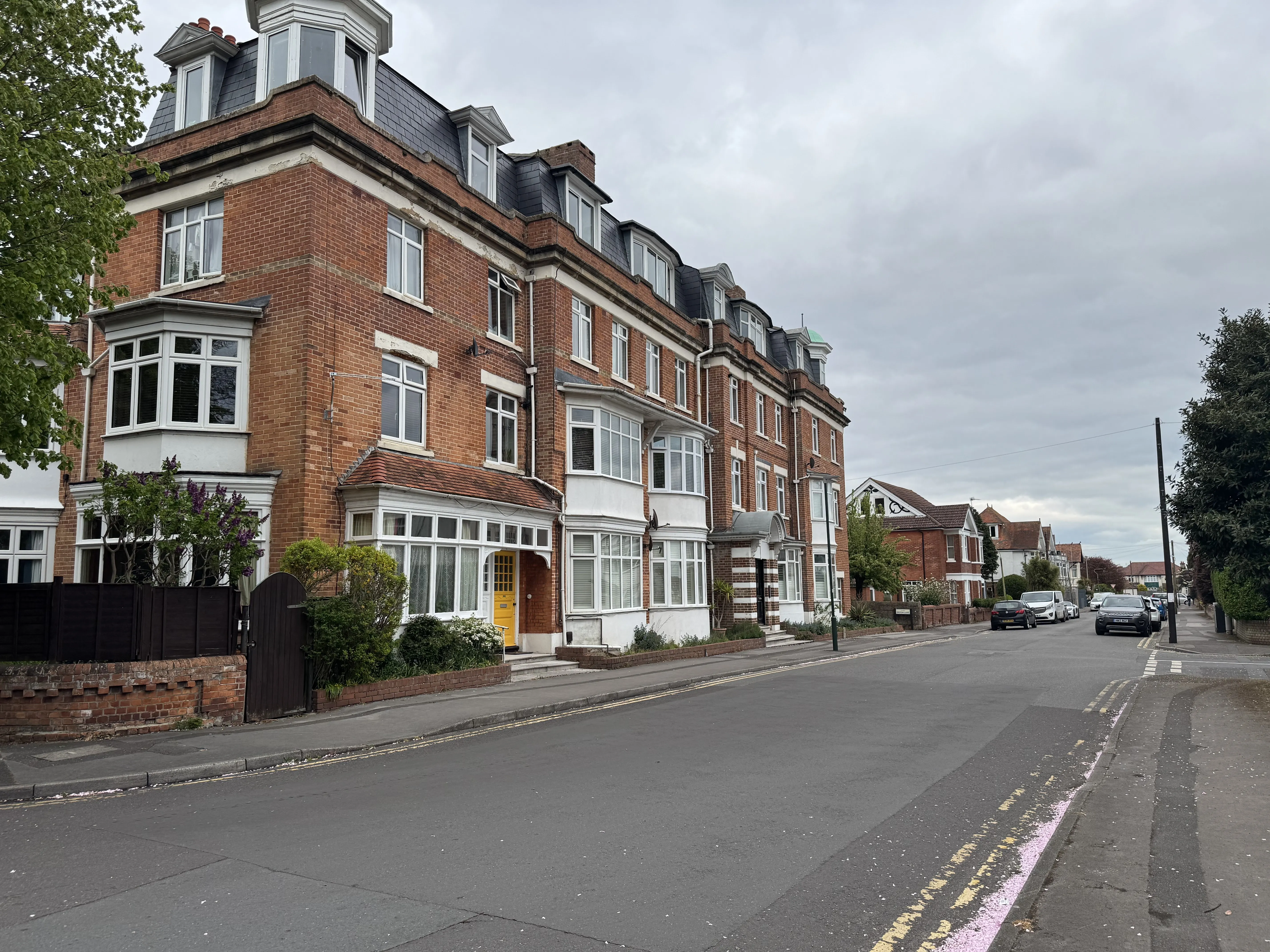 VACANT - Attractive Long Leasehold Self Contained Second Floor Flat
