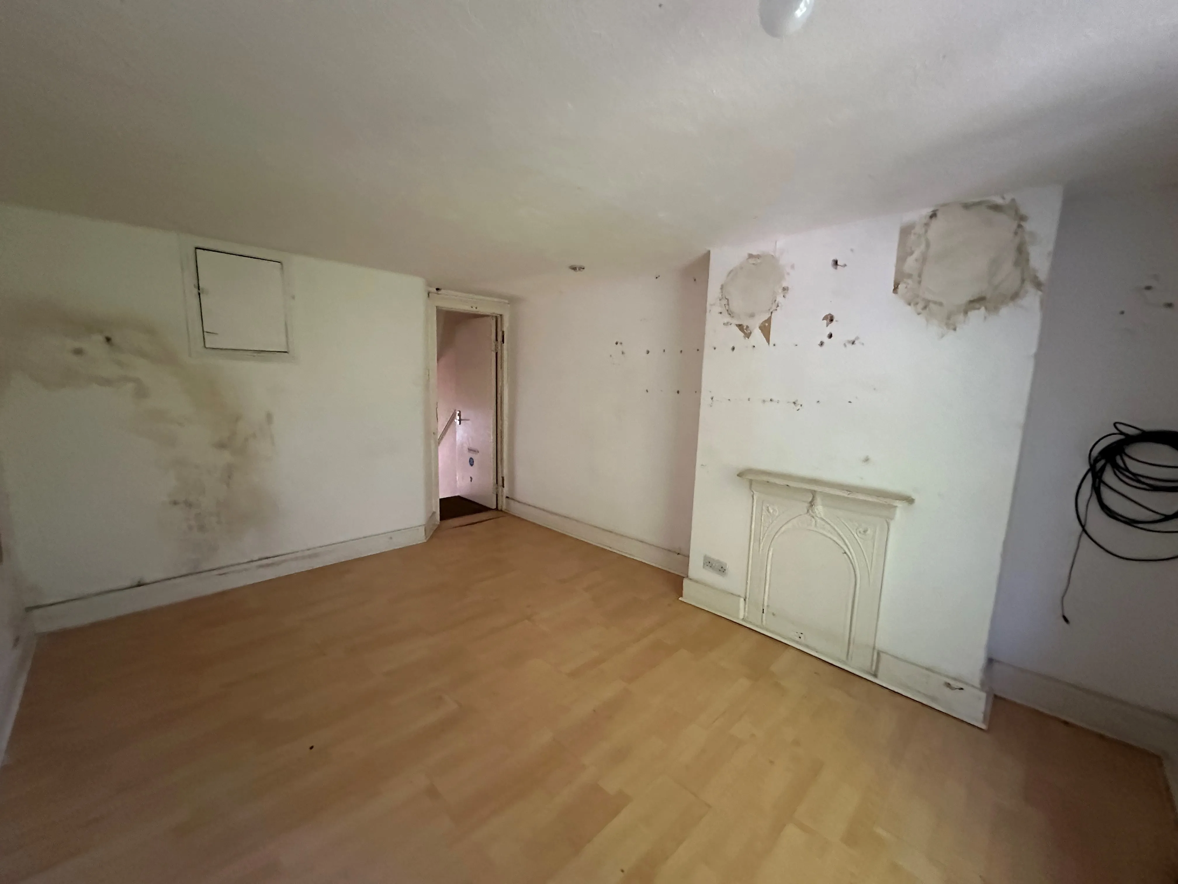 VACANT - Freehold Mid Terrace House