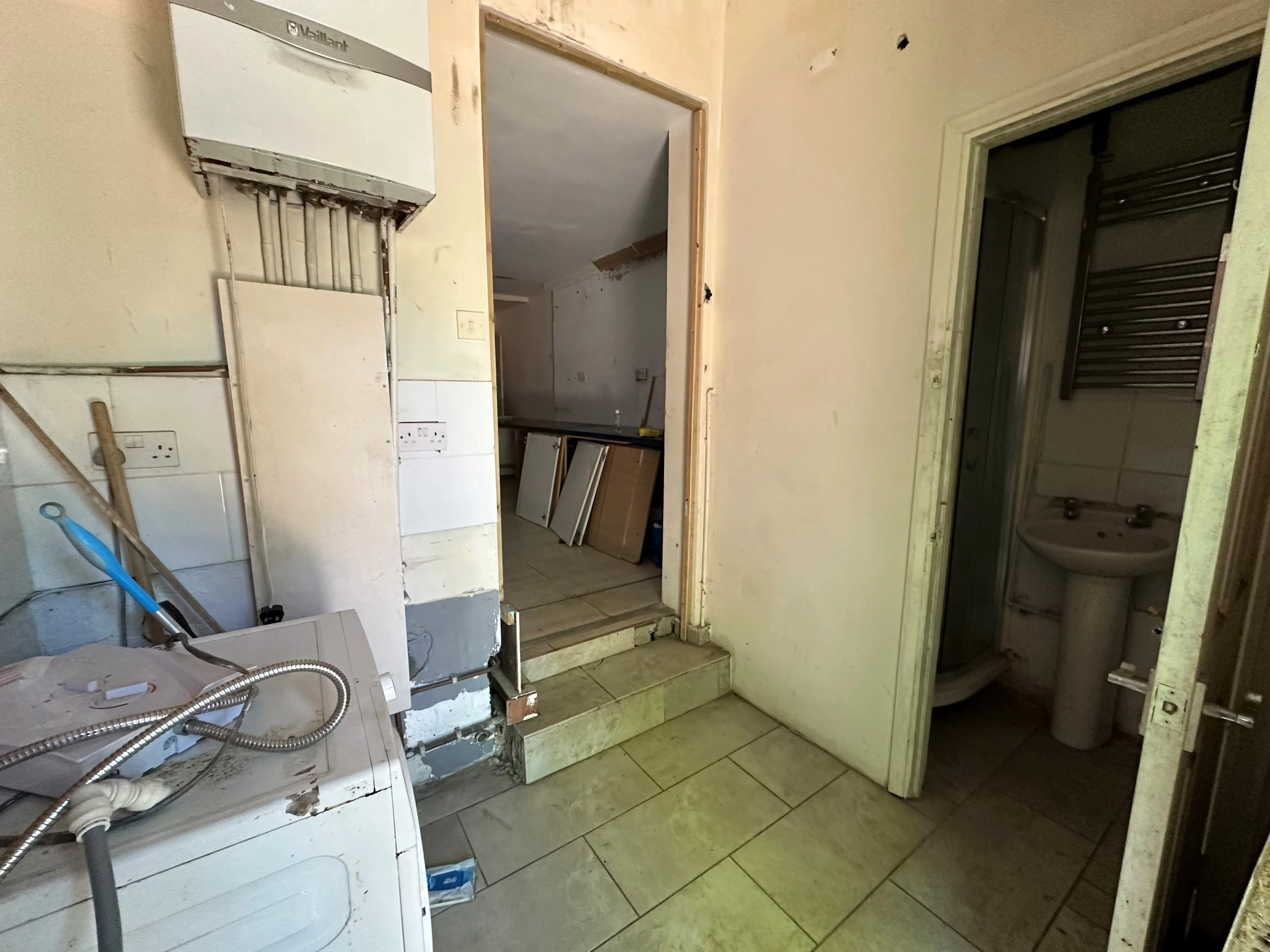 VACANT - Freehold Mid Terrace House