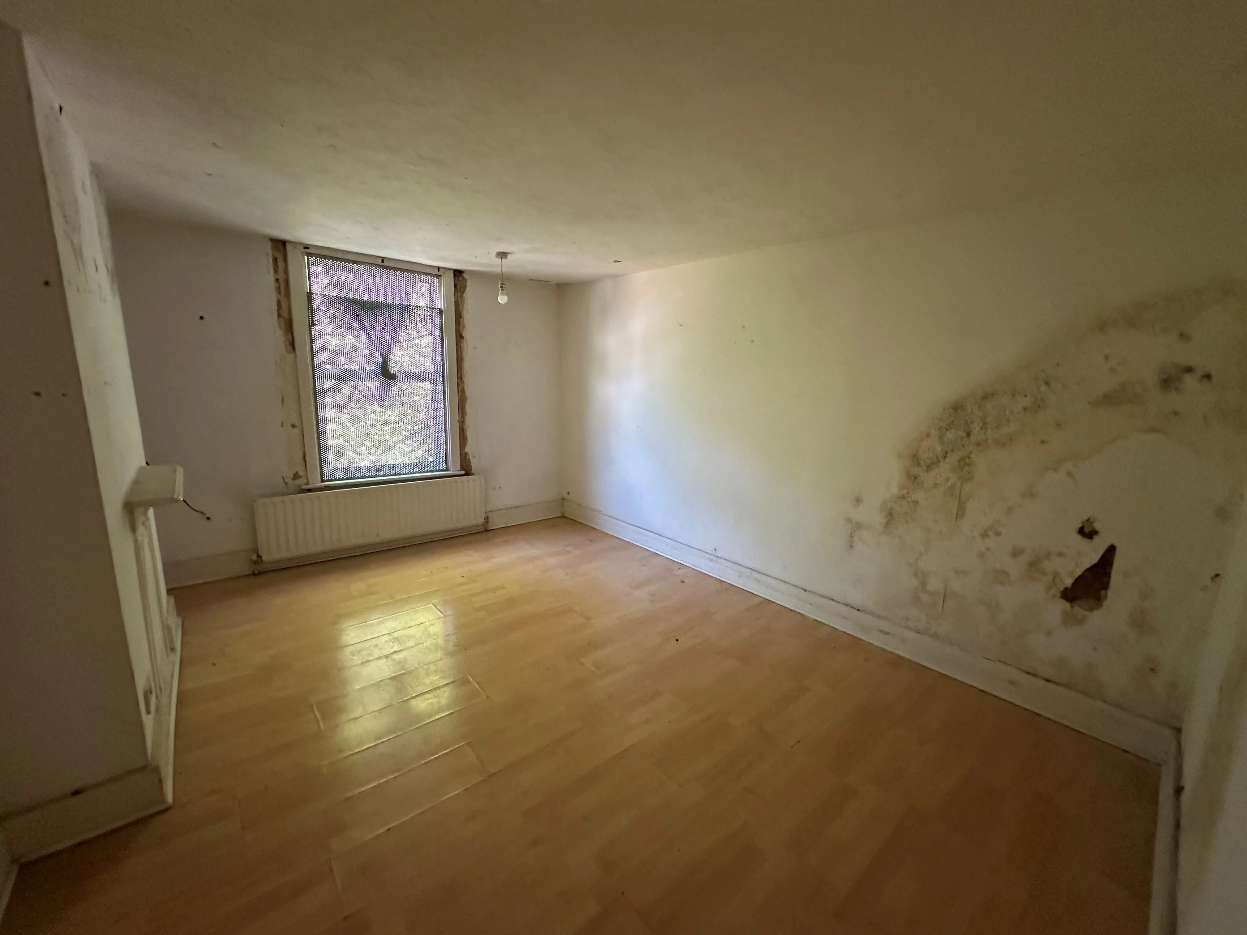 VACANT - Freehold Mid Terrace House