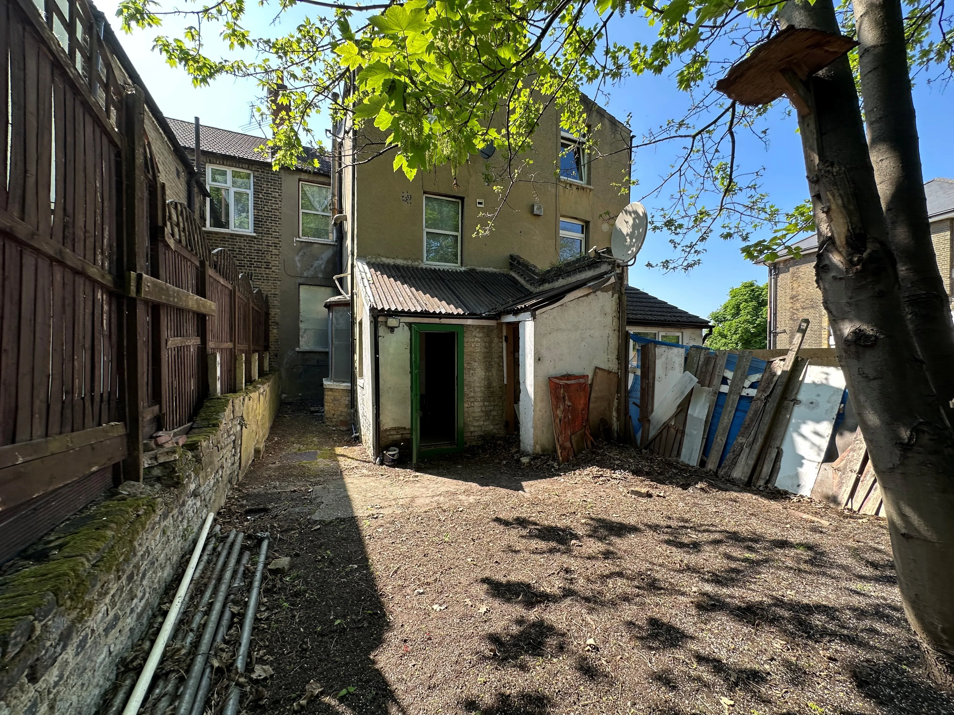 VACANT - Freehold Mid Terrace House