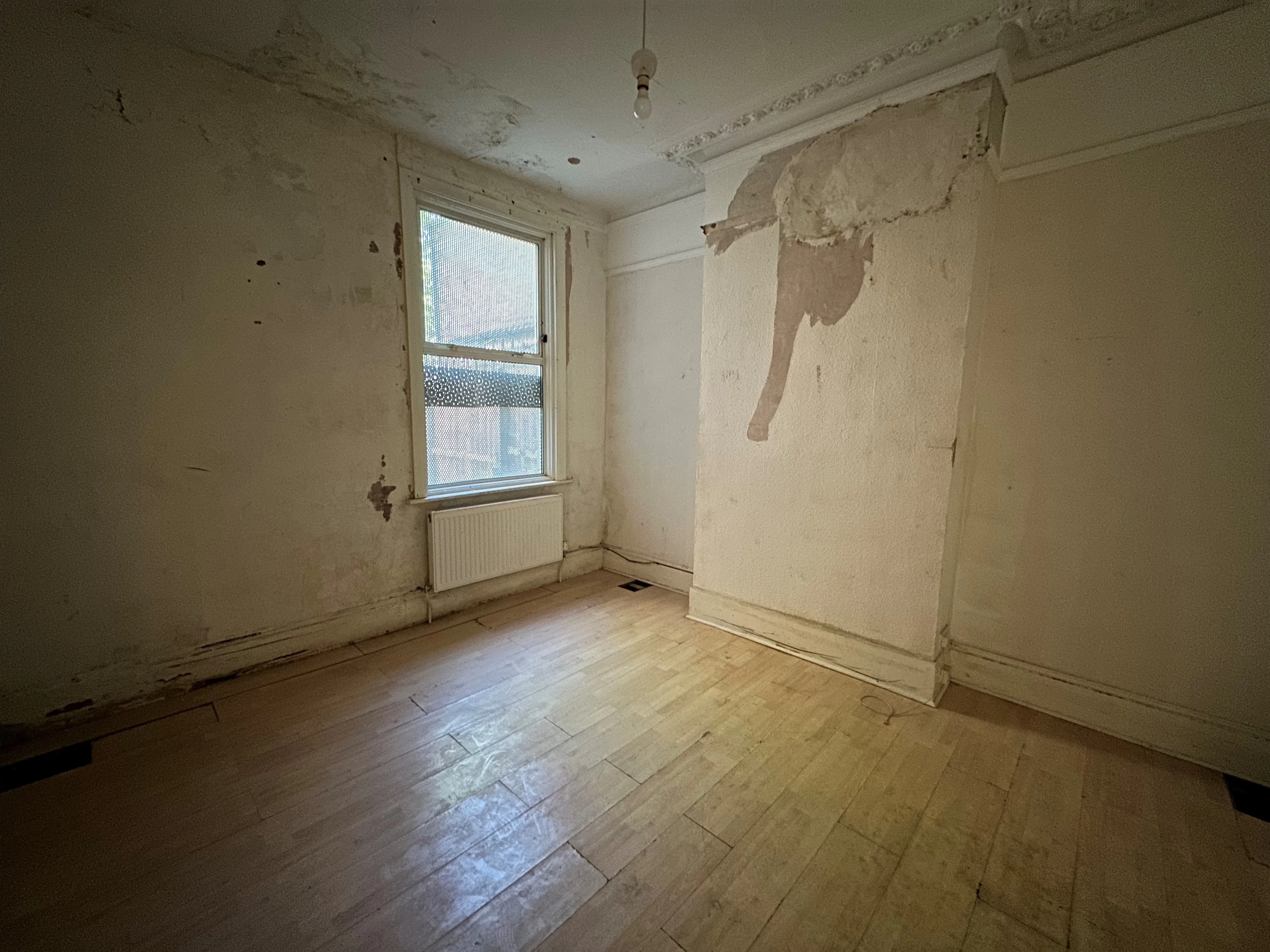 VACANT - Freehold Mid Terrace House
